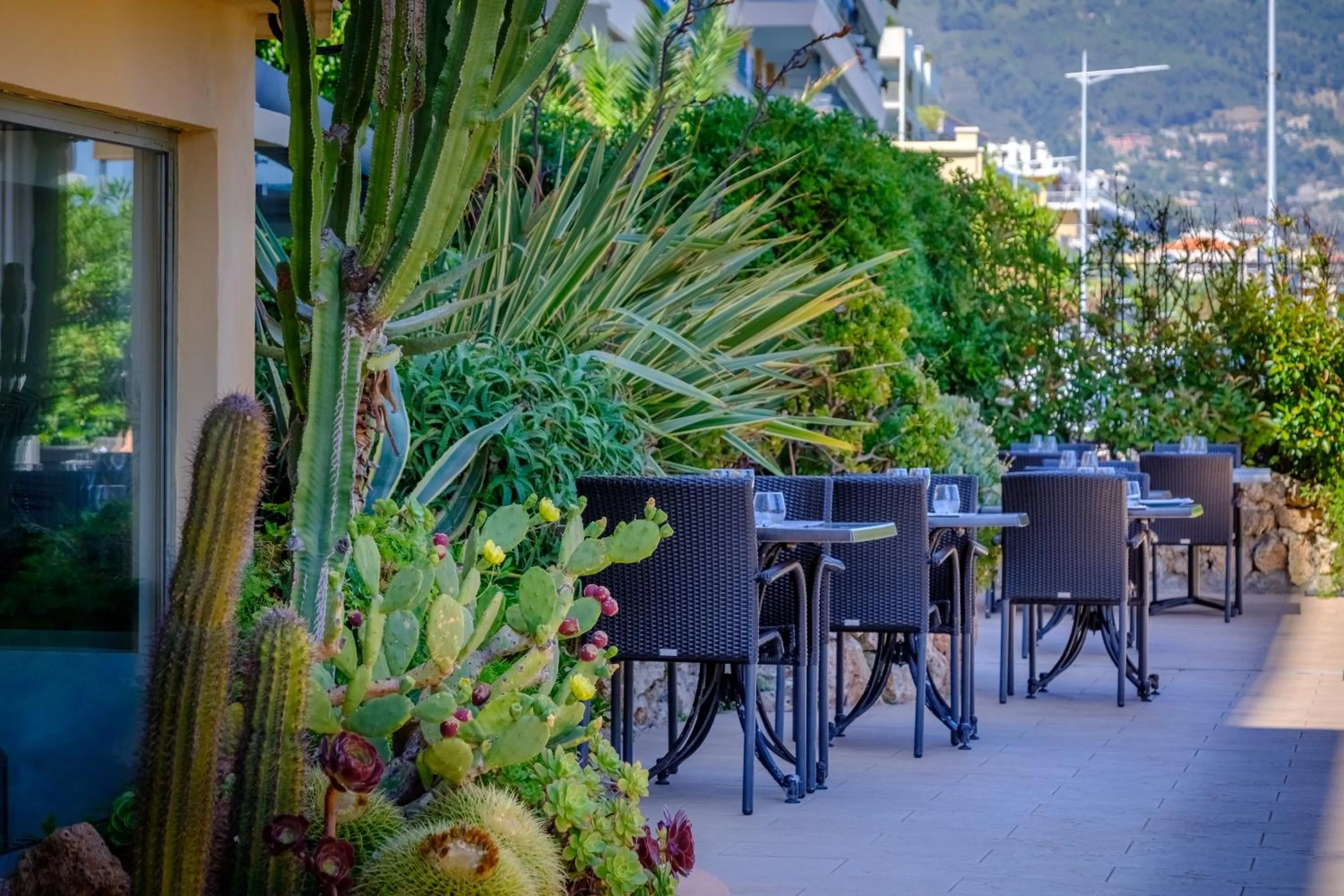 Patio in Best Western Premier Hotel Prince de Galles