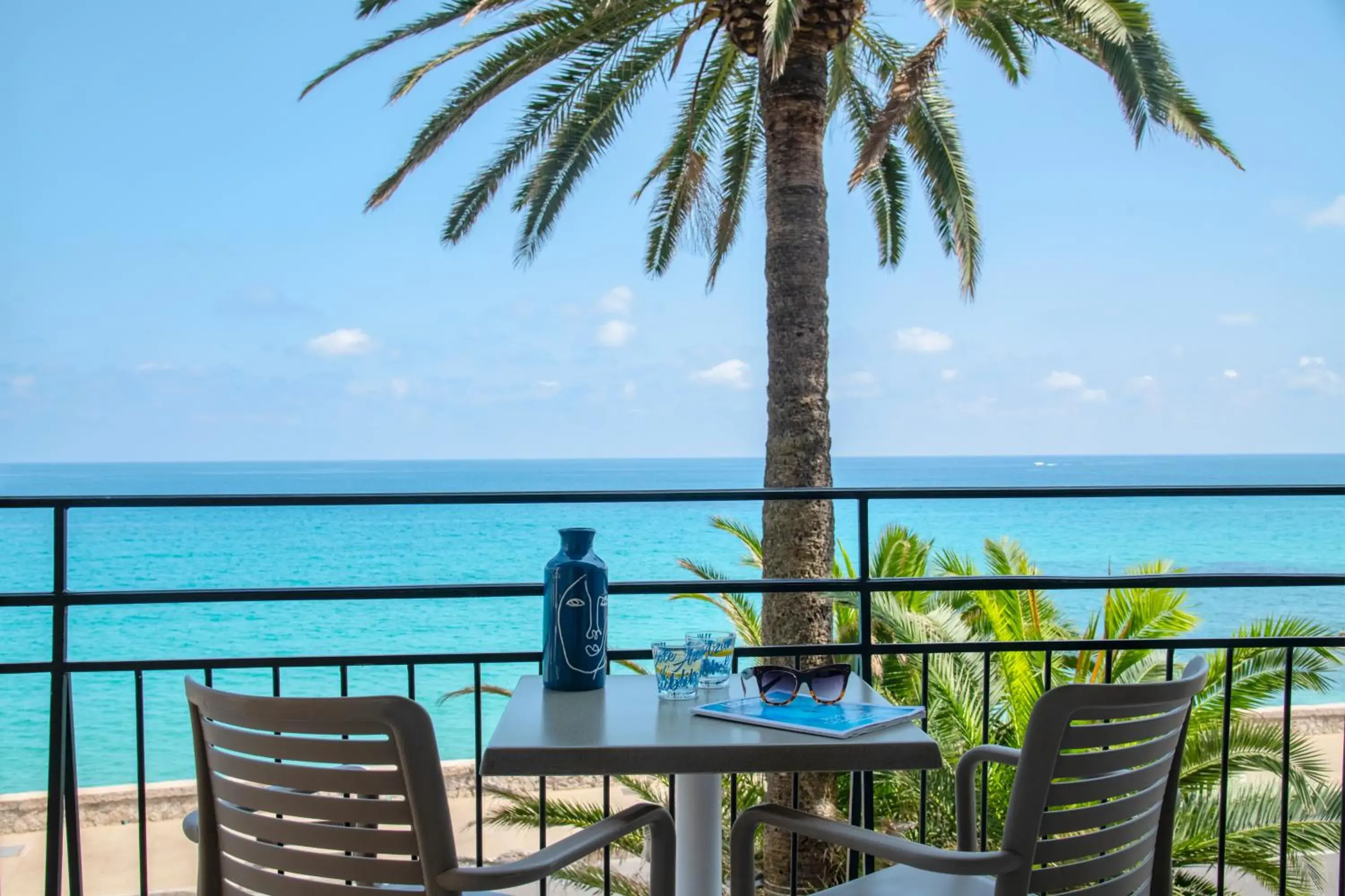 Superior Queen Room with Balcony Sea view in Best Western Premier Hotel Prince de Galles Superior Queen Room with Balcony Sea view in Best Western Premier Hotel Prince de Galles