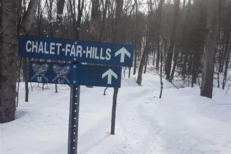 Property logo or sign in Hôtel Far Hills