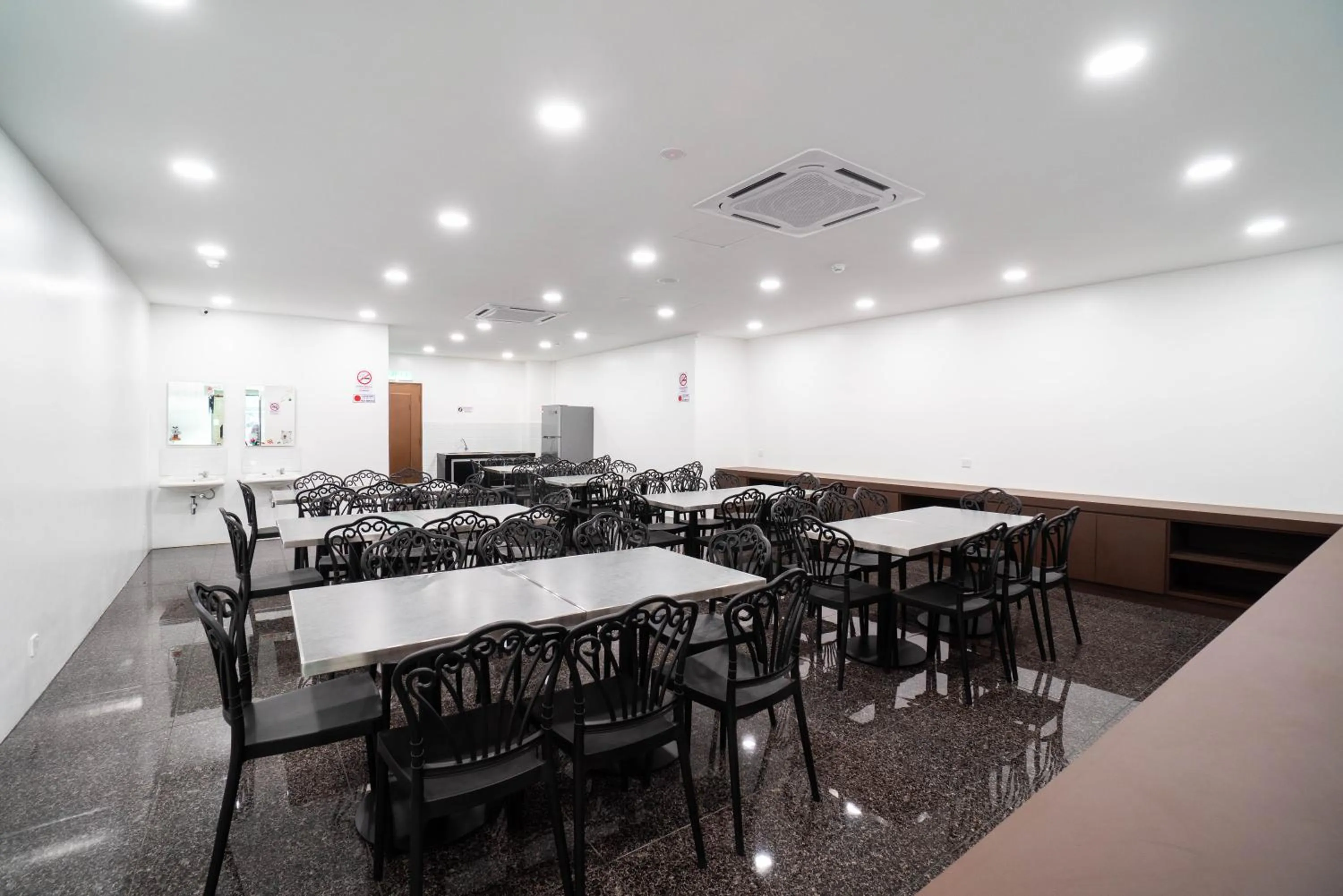 Restaurant/places to eat in Crystal Garden Hotel - Tasik Selatan