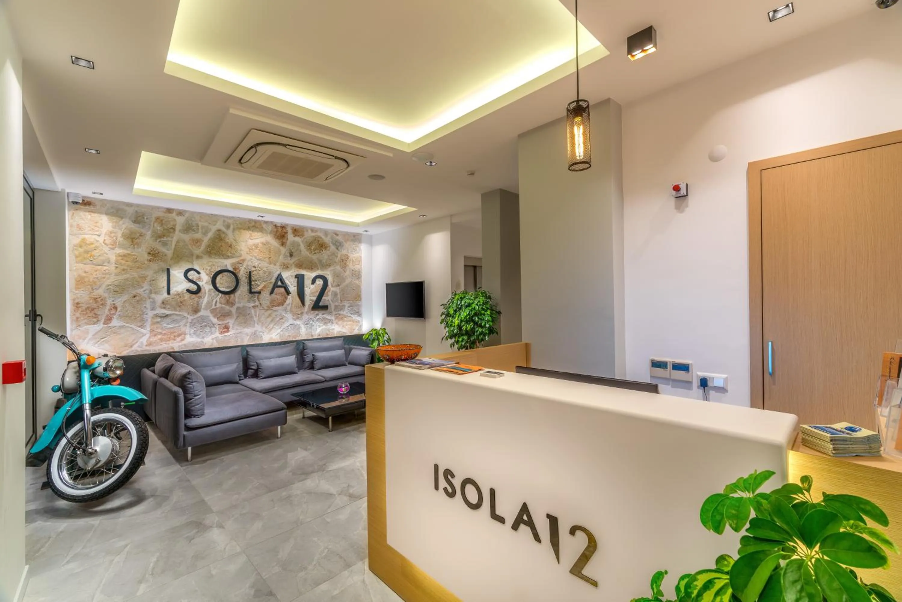 Isola 12 Hotel