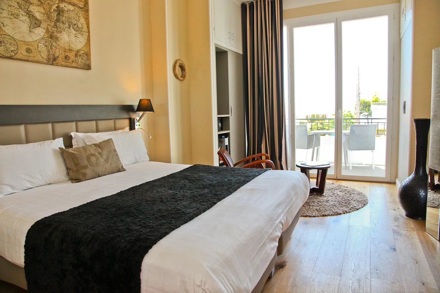 Bedroom, Bed in Hôtel La Villa Cap d’Antibes