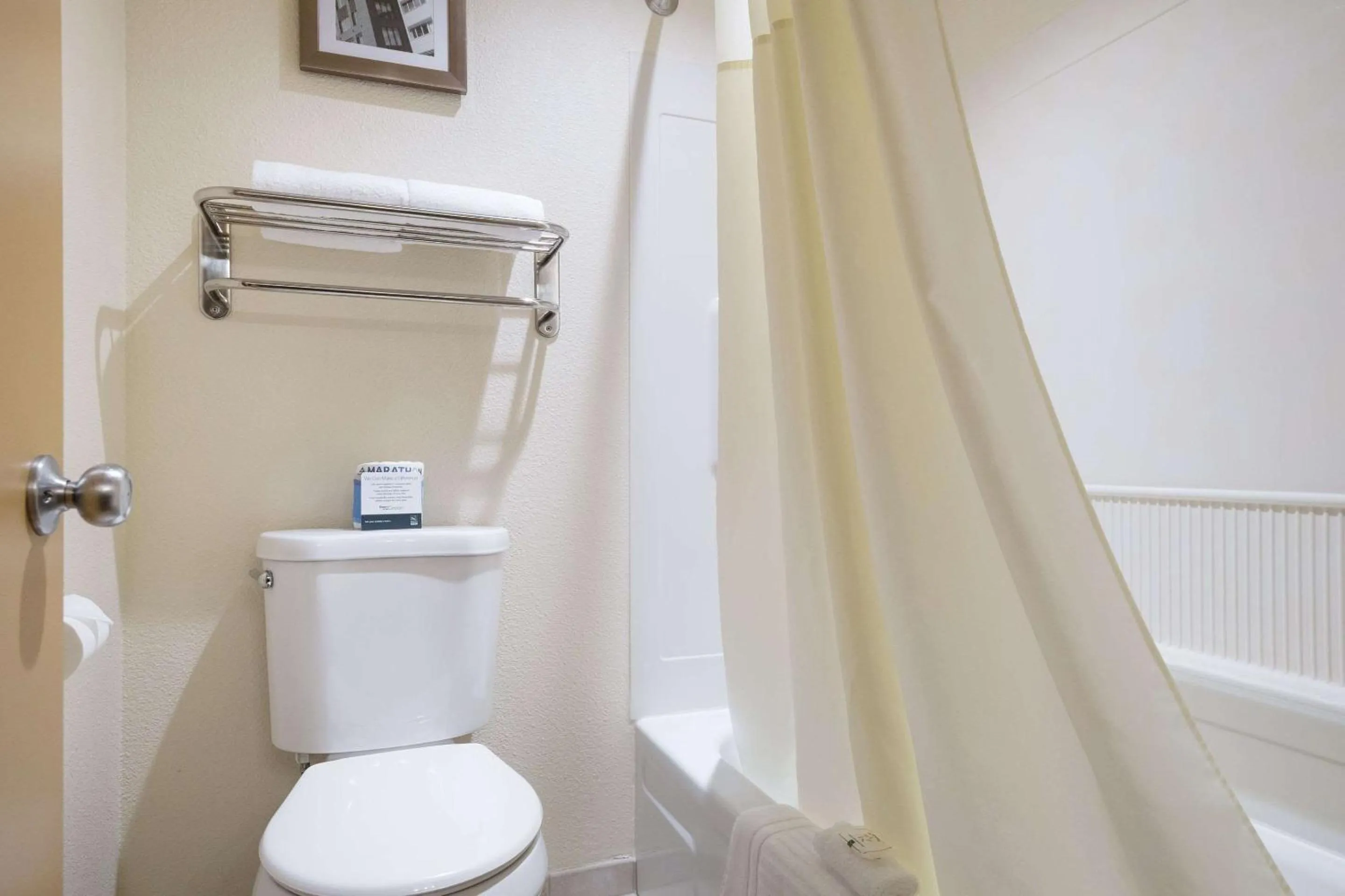 Bathroom in Quality Inn & Suites Silverdale Bangor-Keyport