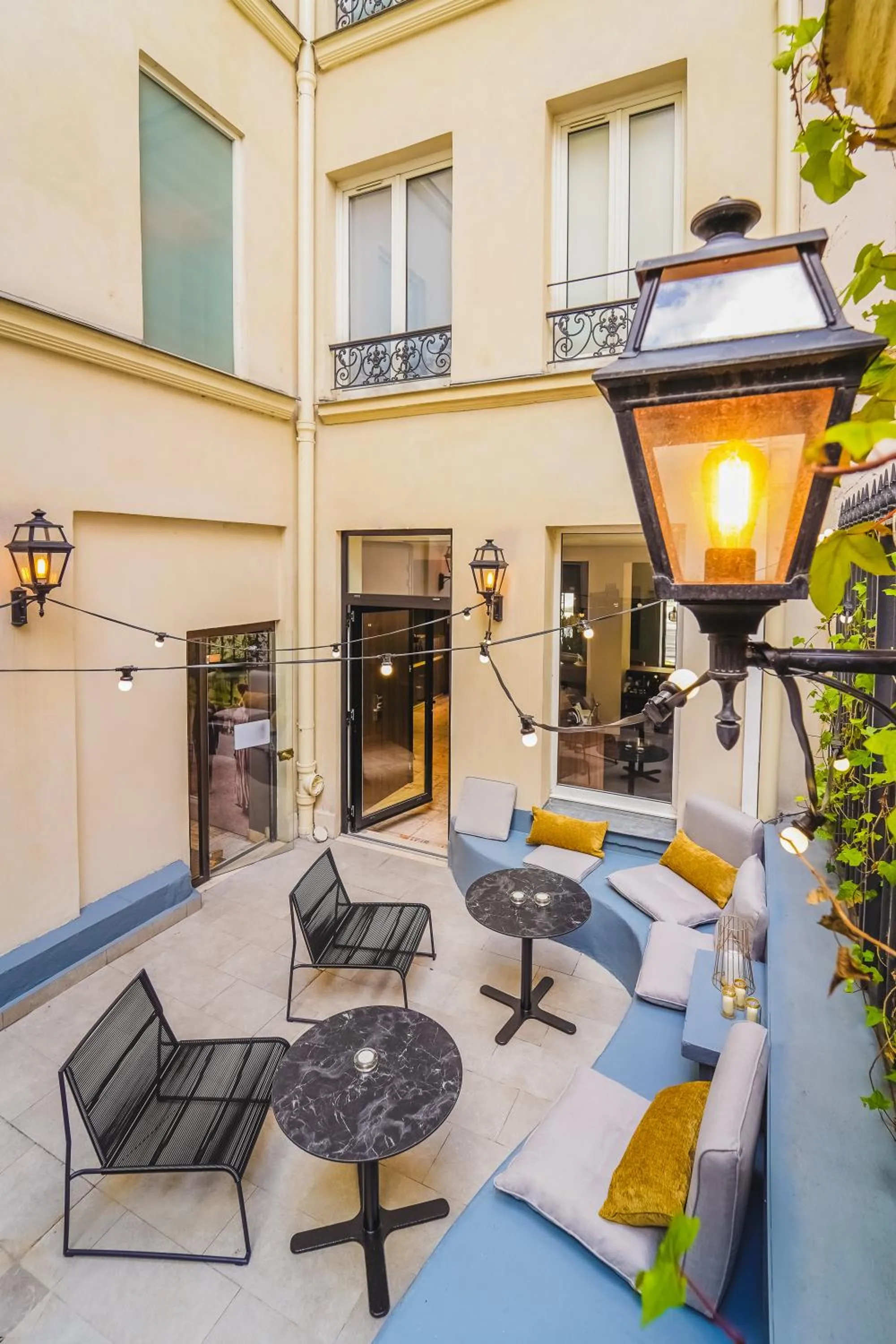 Patio in Timhotel Invalides Eiffel