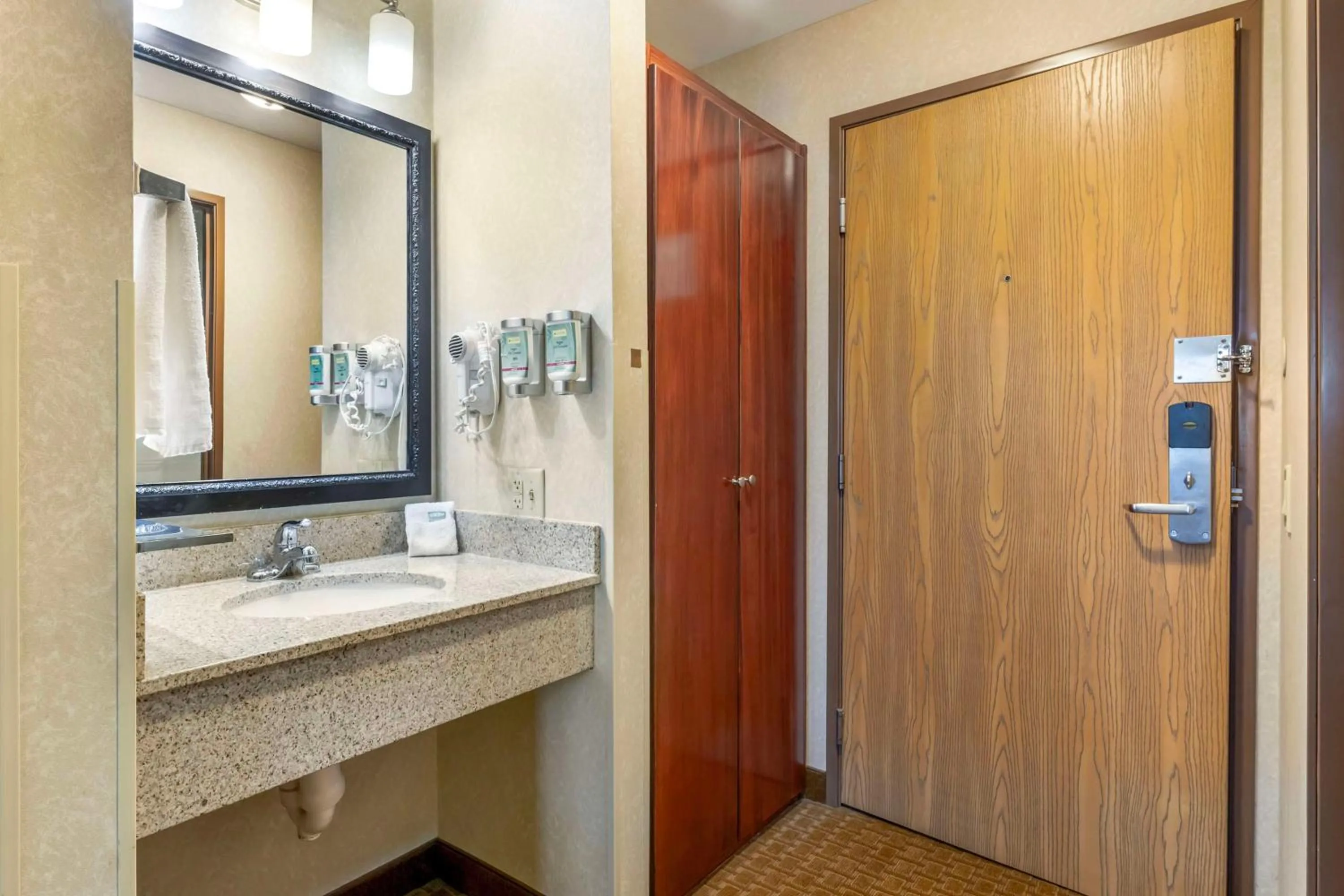 Bedroom in Best Western Wittenberg Inn