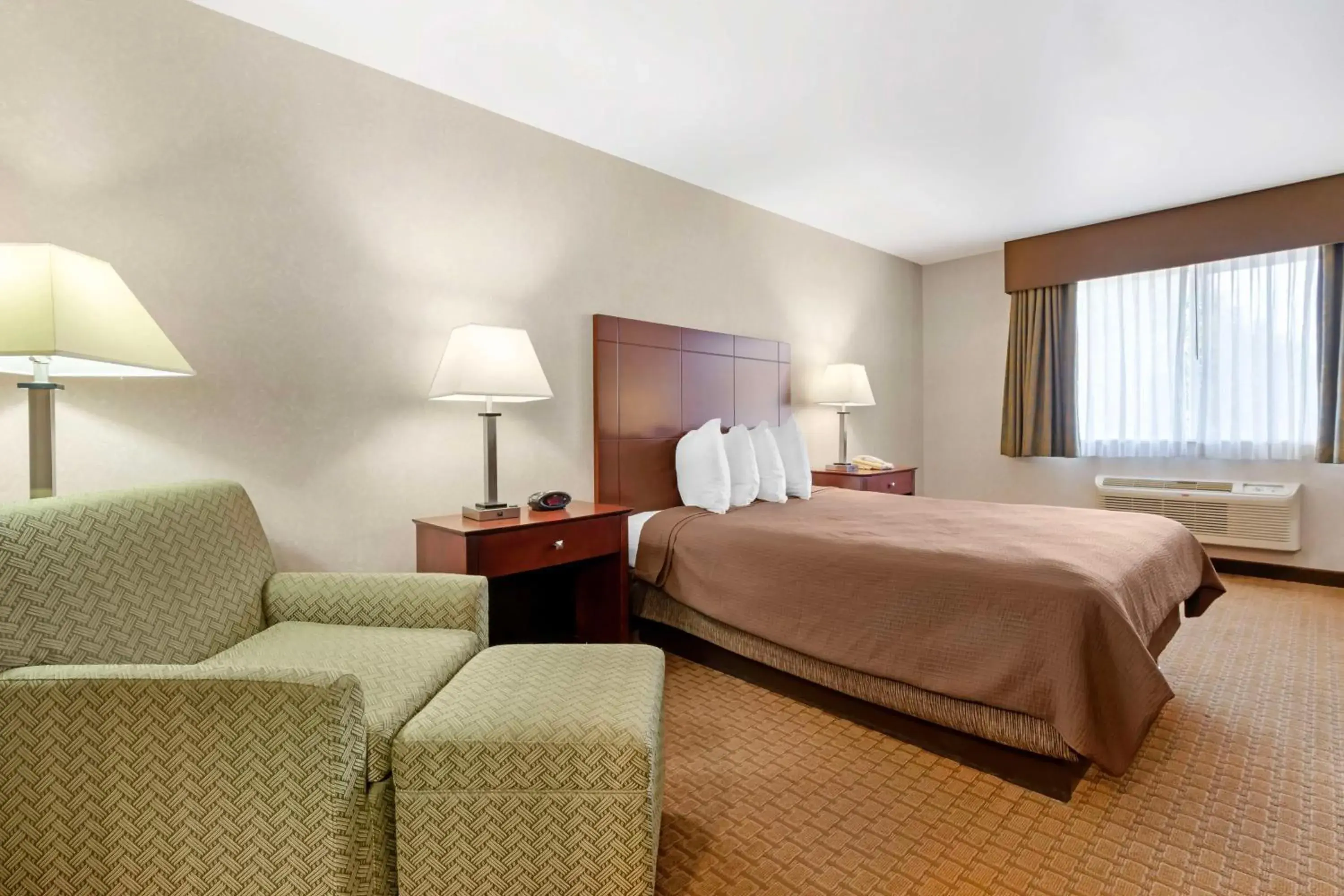 Queen Room - Non-Smoking in Best Western Wittenberg Inn Queen Room - Non-Smoking in Best Western Wittenberg Inn