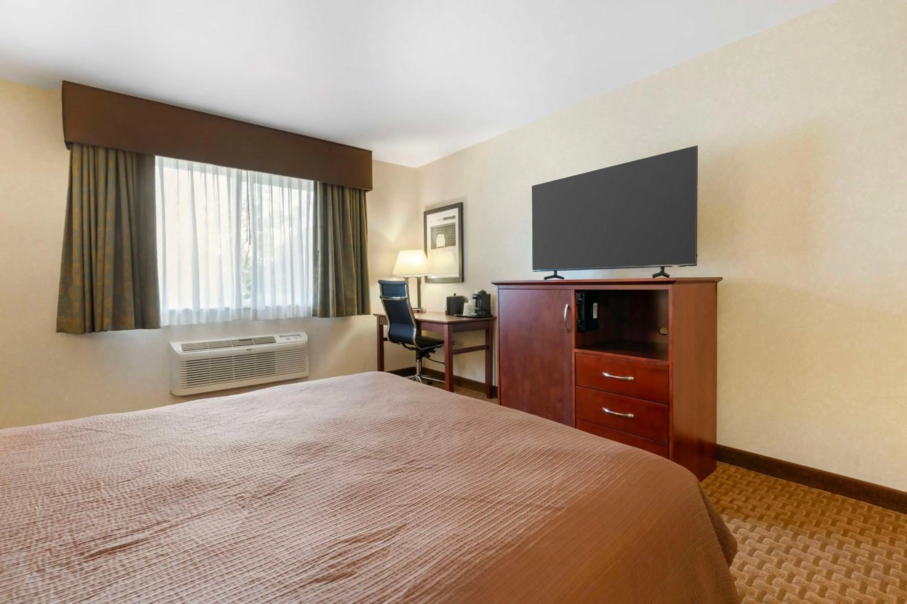 Bedroom, Bed in Best Western Wittenberg Inn