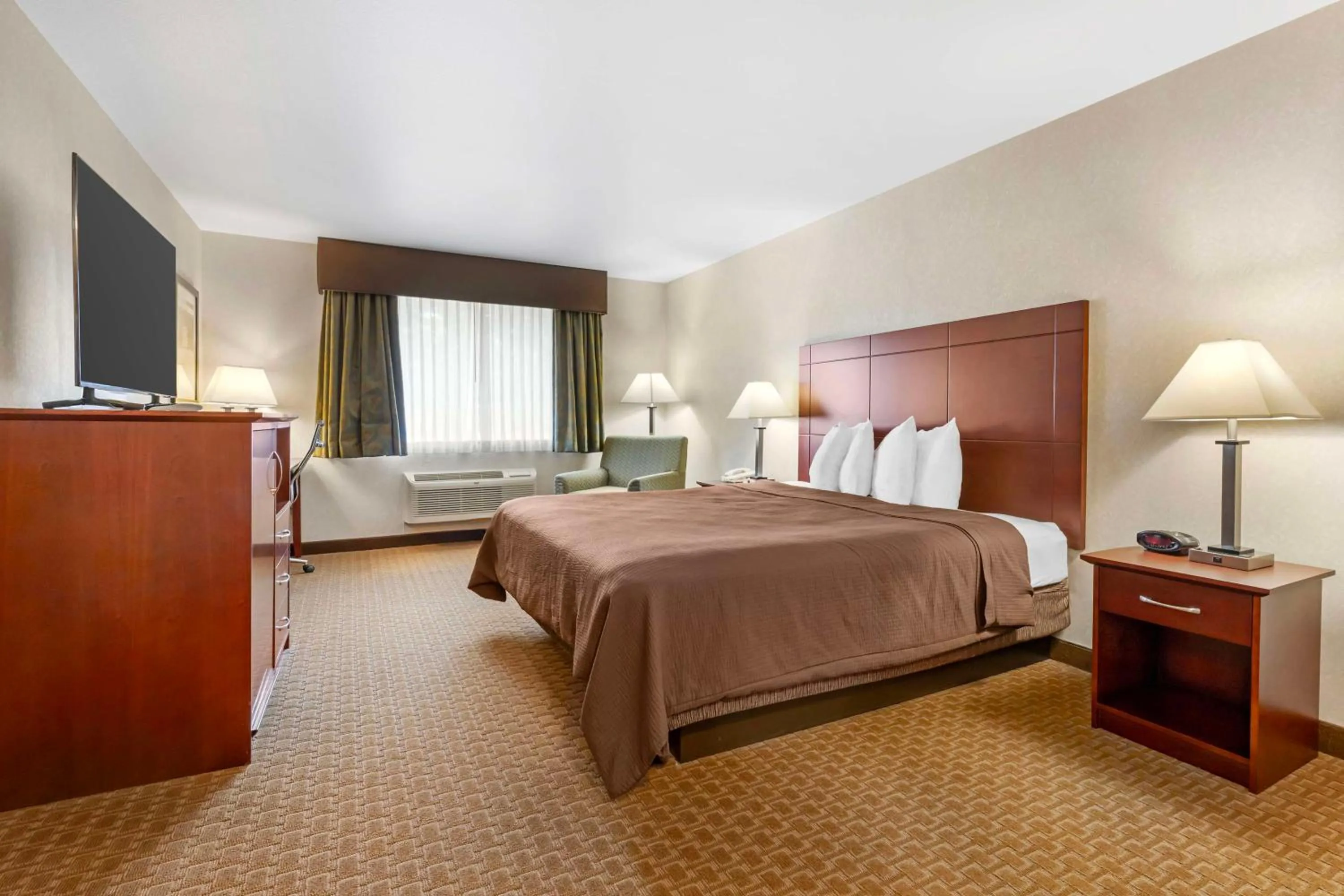 Bedroom, Bed in Best Western Wittenberg Inn