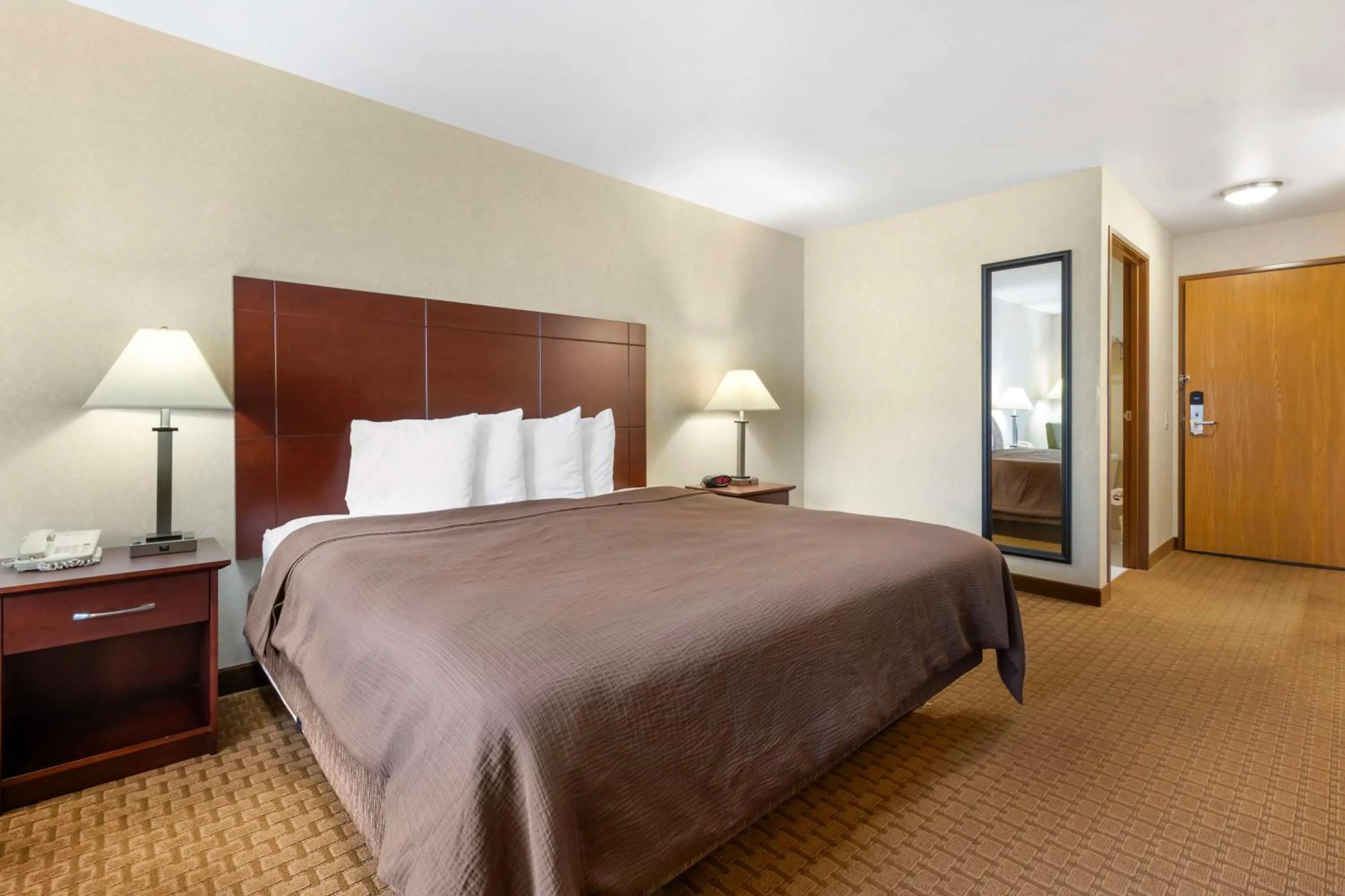 Bedroom, Bed in Best Western Wittenberg Inn