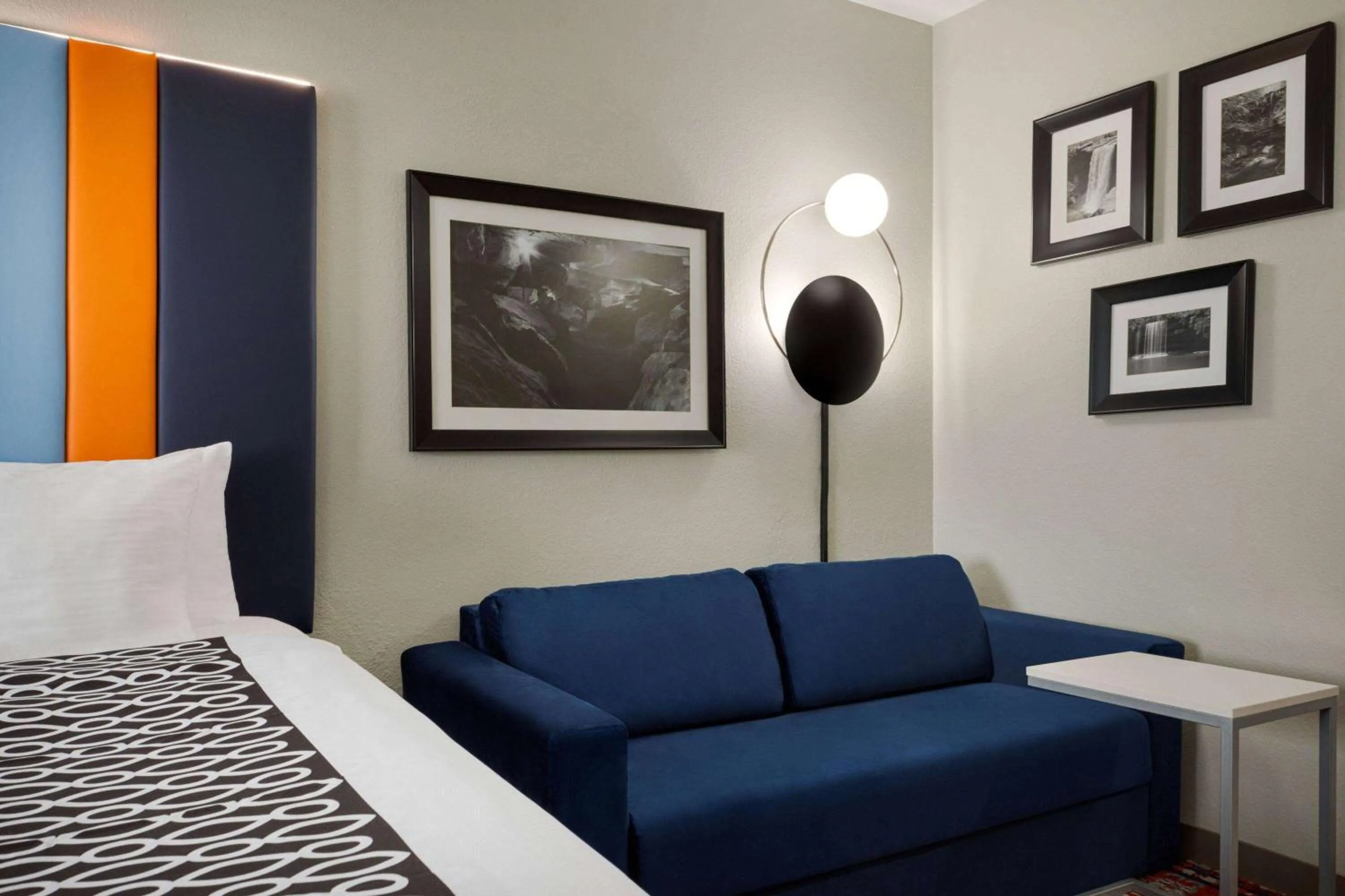 Photo of the whole room, Bed in La Quinta by Wyndham Oxford - Anniston