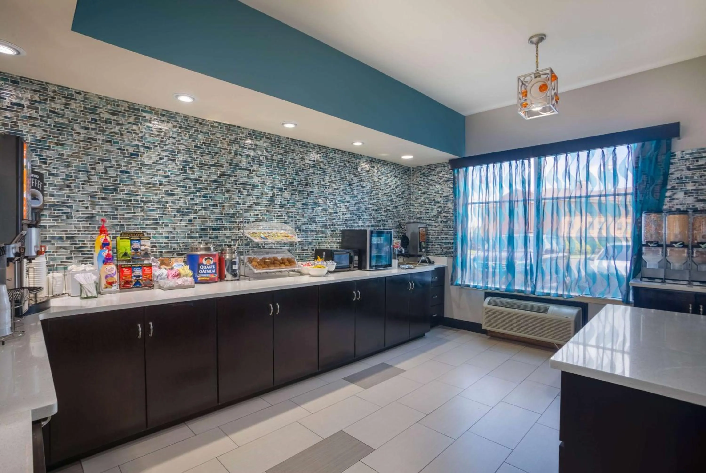 Breakfast in La Quinta by Wyndham Oxford - Anniston