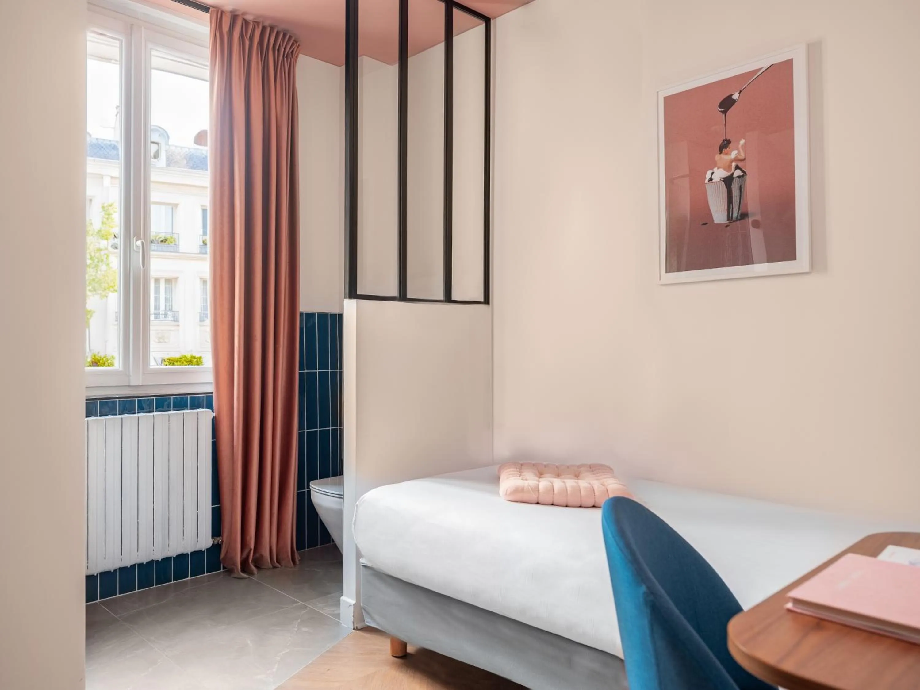 Photo of the whole room, Bed in Hôtel Biskui