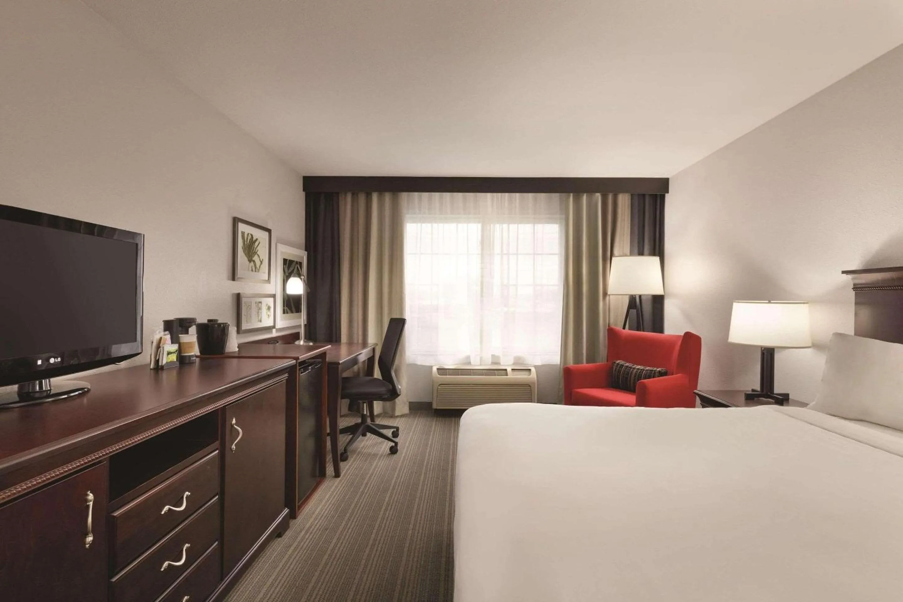 Bedroom, Bed in Country Inn & Suites by Radisson, Madison, AL