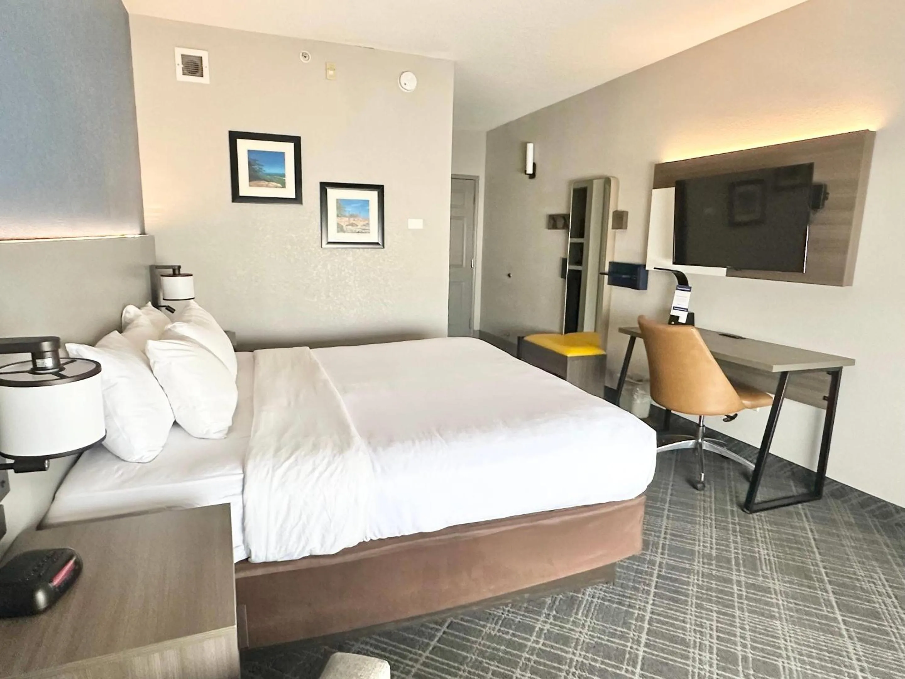 Bedroom, Bed in Comfort Inn & Suites Calhoun South