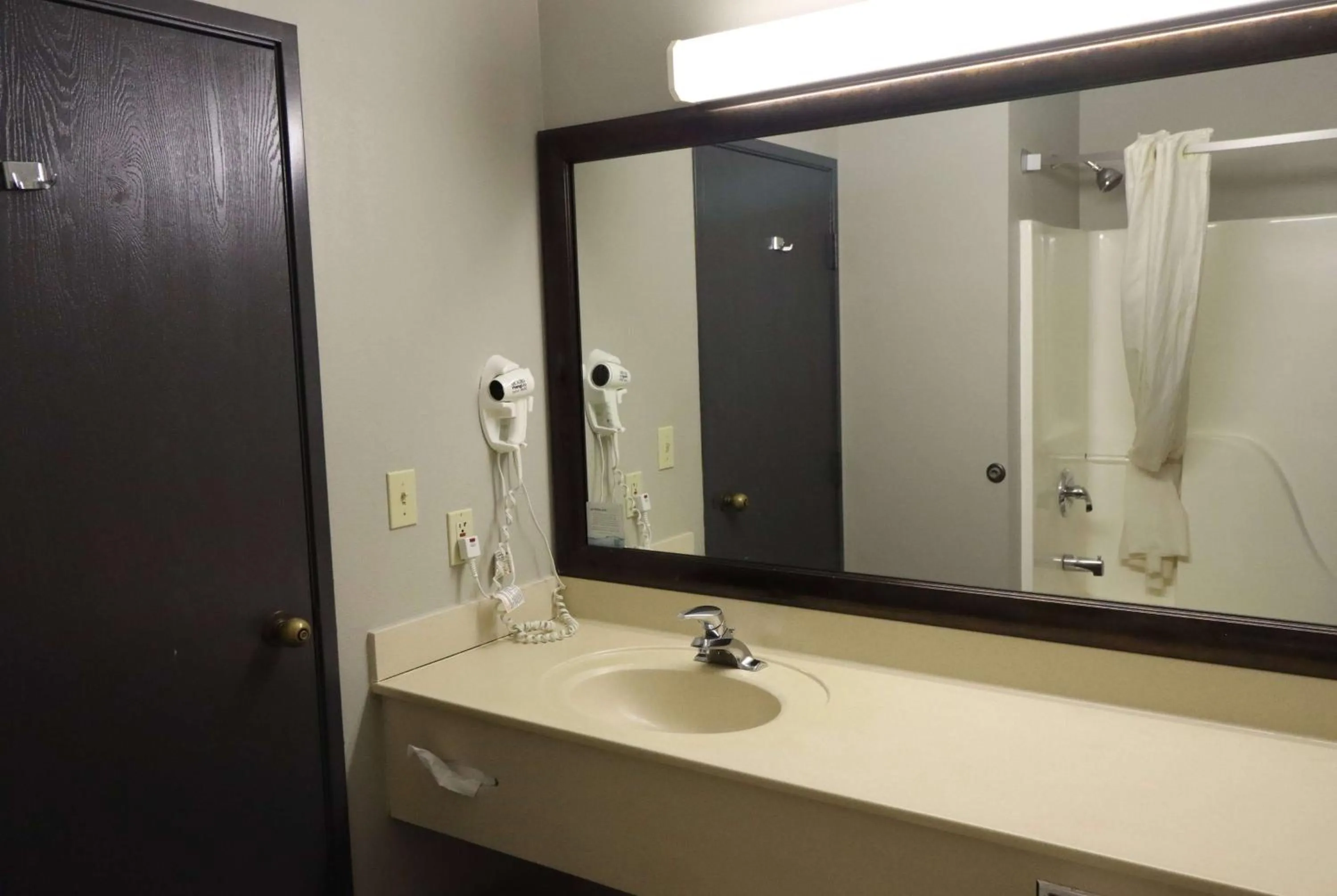 Bathroom in Super 8 by Wyndham Perryville