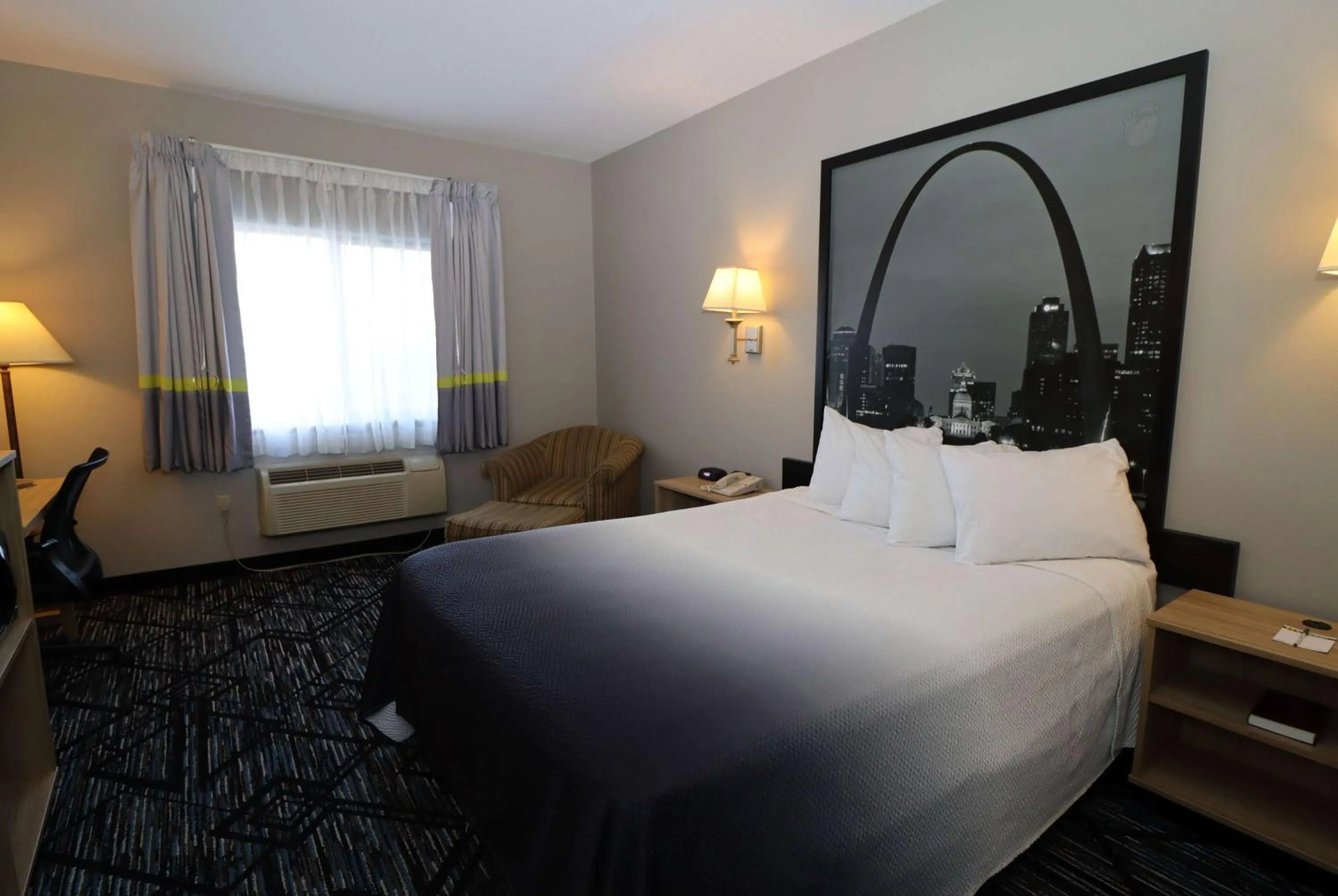 Photo of the whole room, Bed in Super 8 by Wyndham Perryville