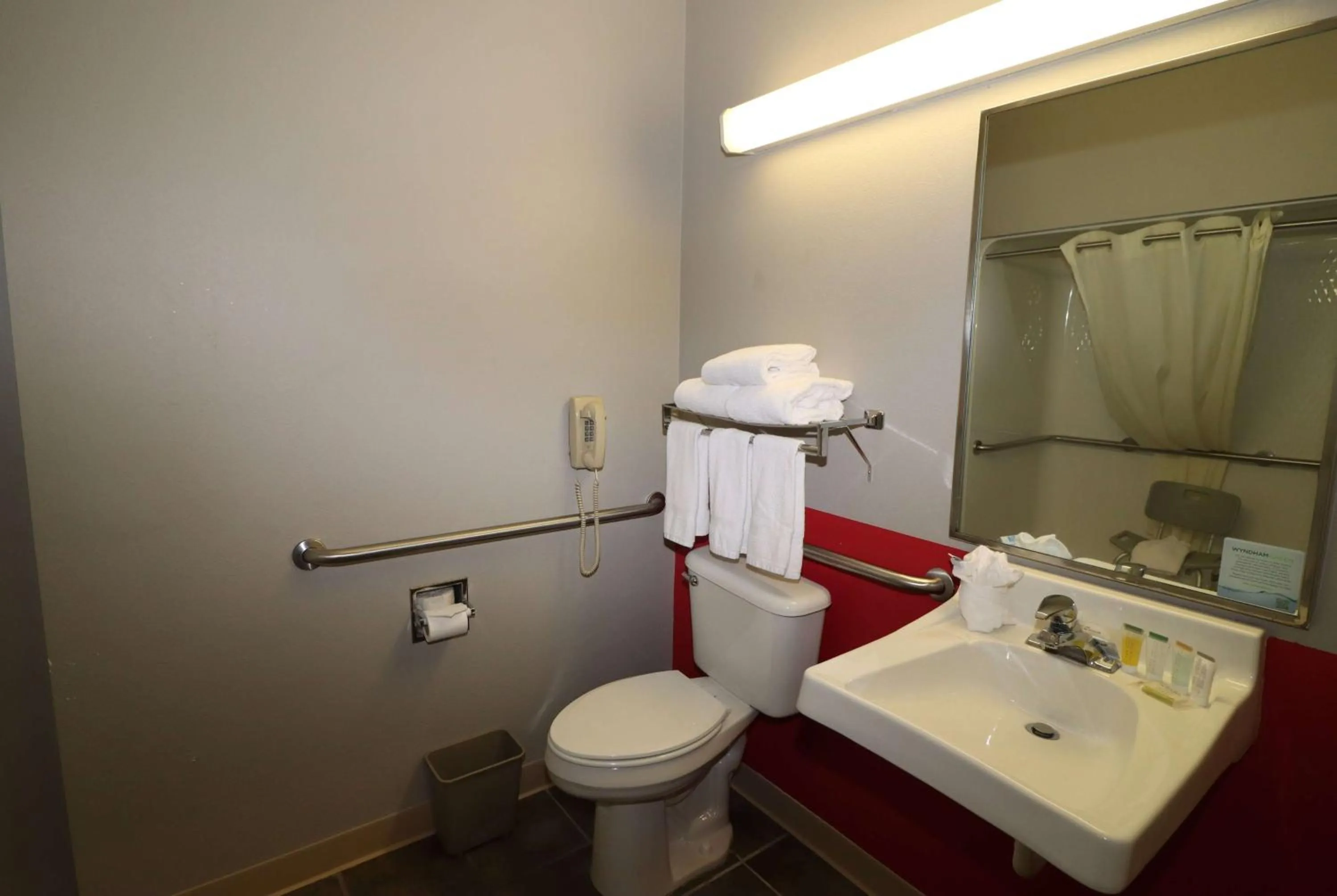 Bathroom in Super 8 by Wyndham Perryville