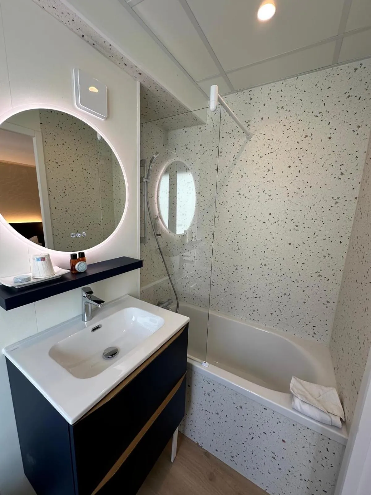 Bathroom in Hôtel Opera Deauville