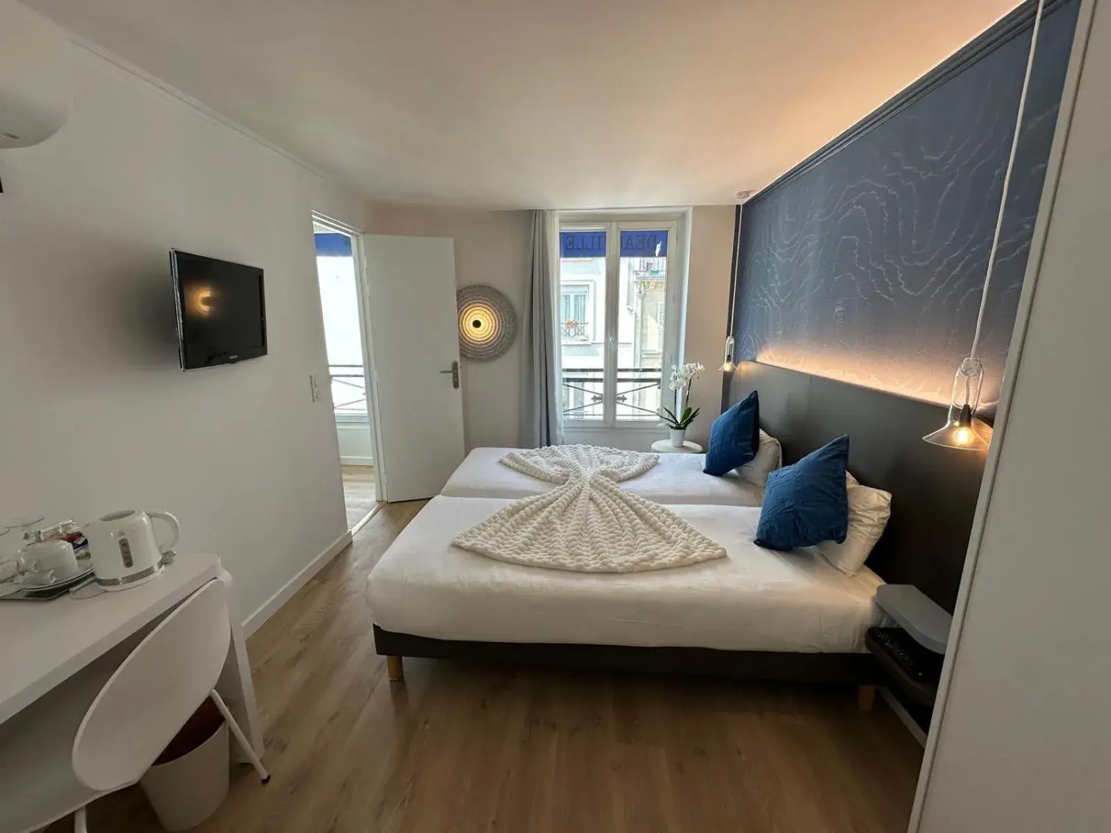 Superior Twin Room in Hôtel Opera Deauville Superior Twin Room in Hôtel Opera Deauville