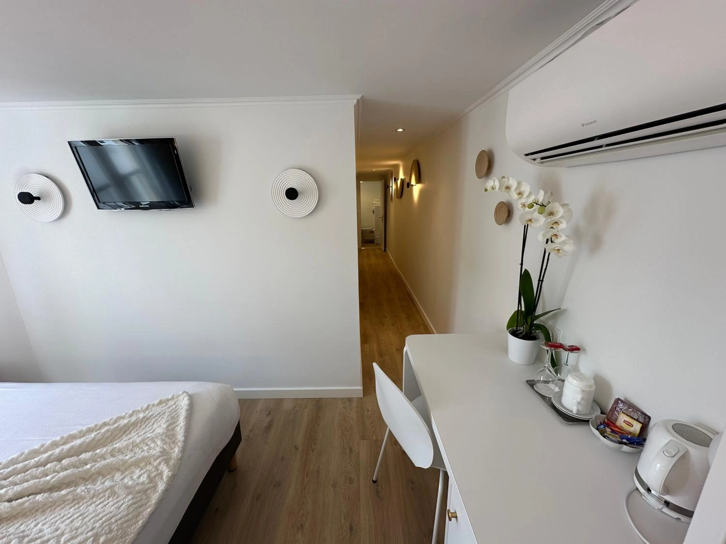 TV and multimedia, Bed in Hôtel Opera Deauville