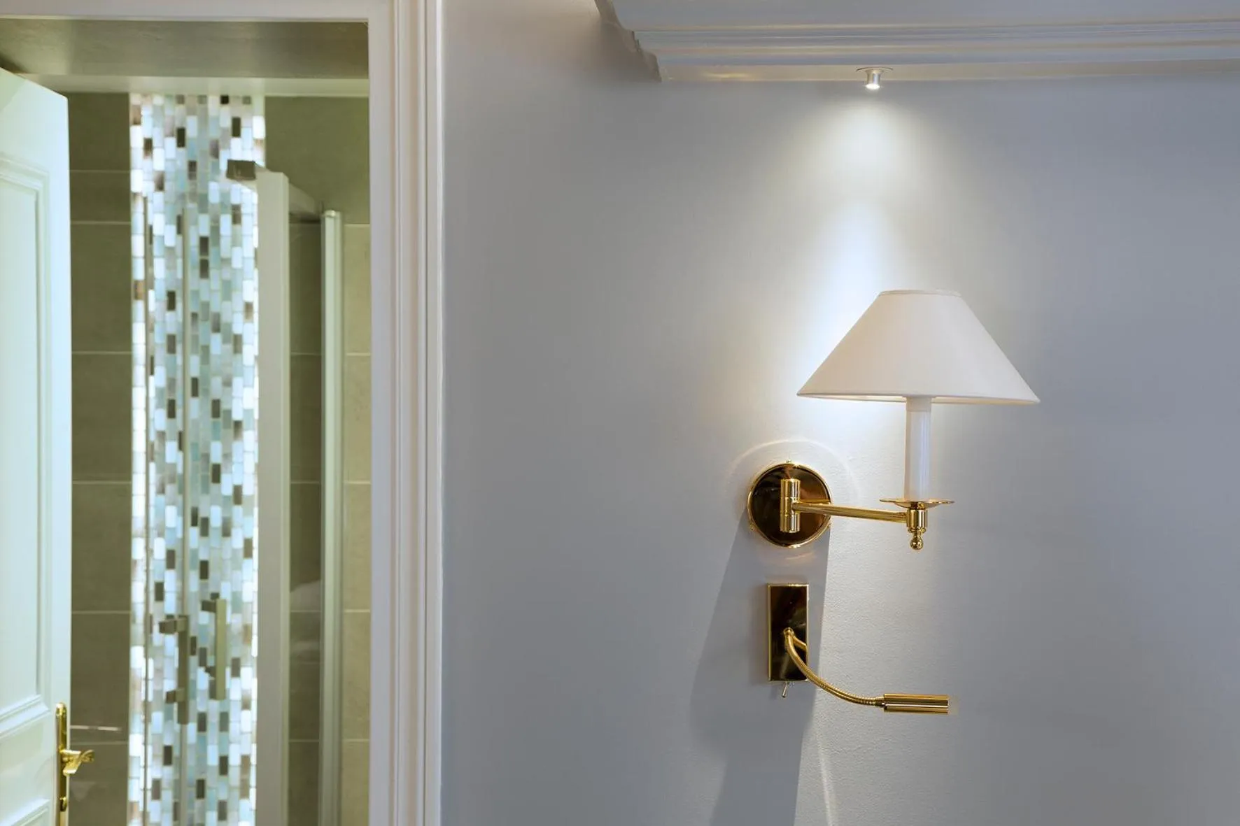 Decorative detail in Le Relais Saint Honoré