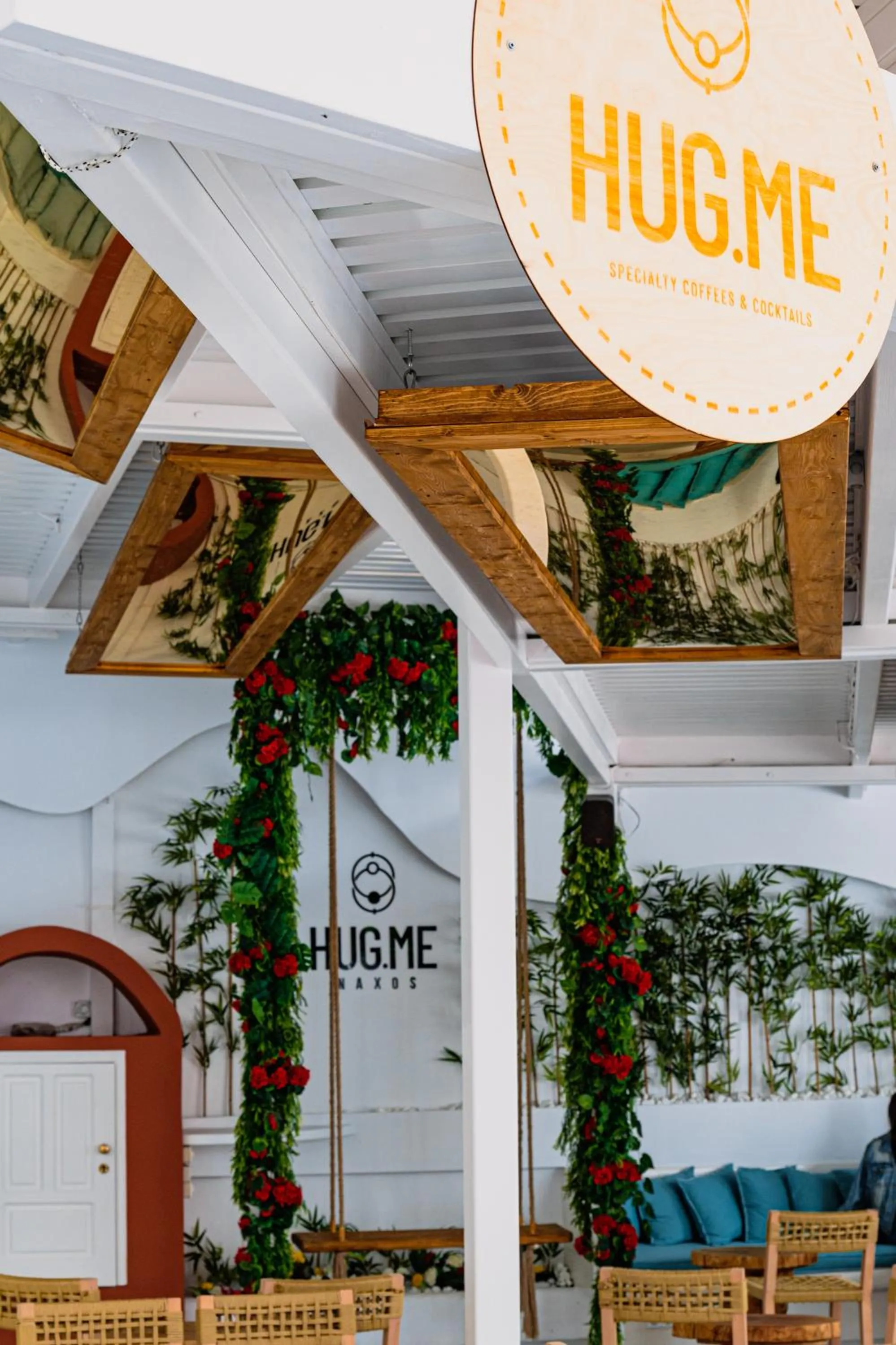 Restaurant/places to eat in Arco Naxos Luxury Apartments