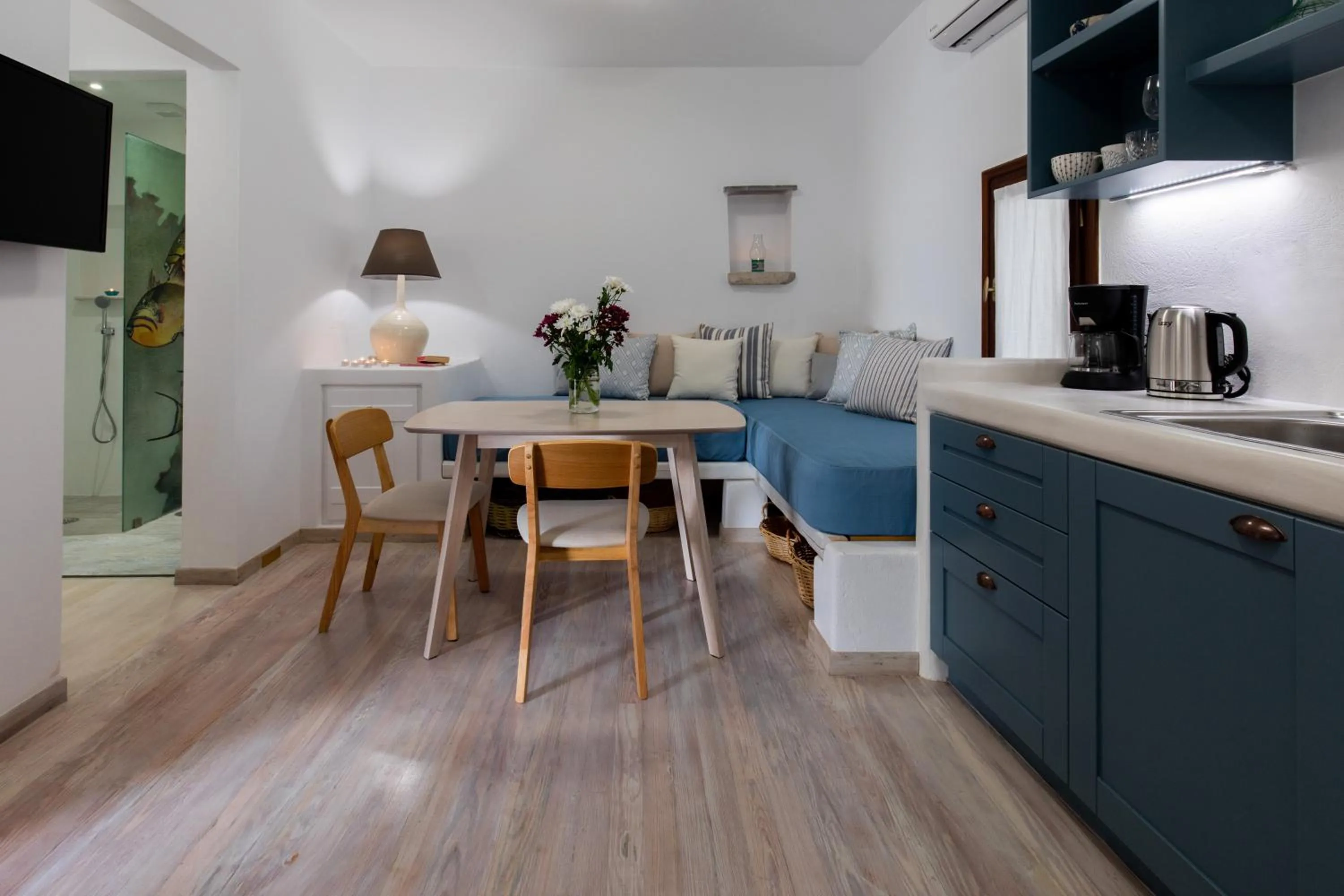 Coffee/tea facilities in Arco Naxos Luxury Apartments