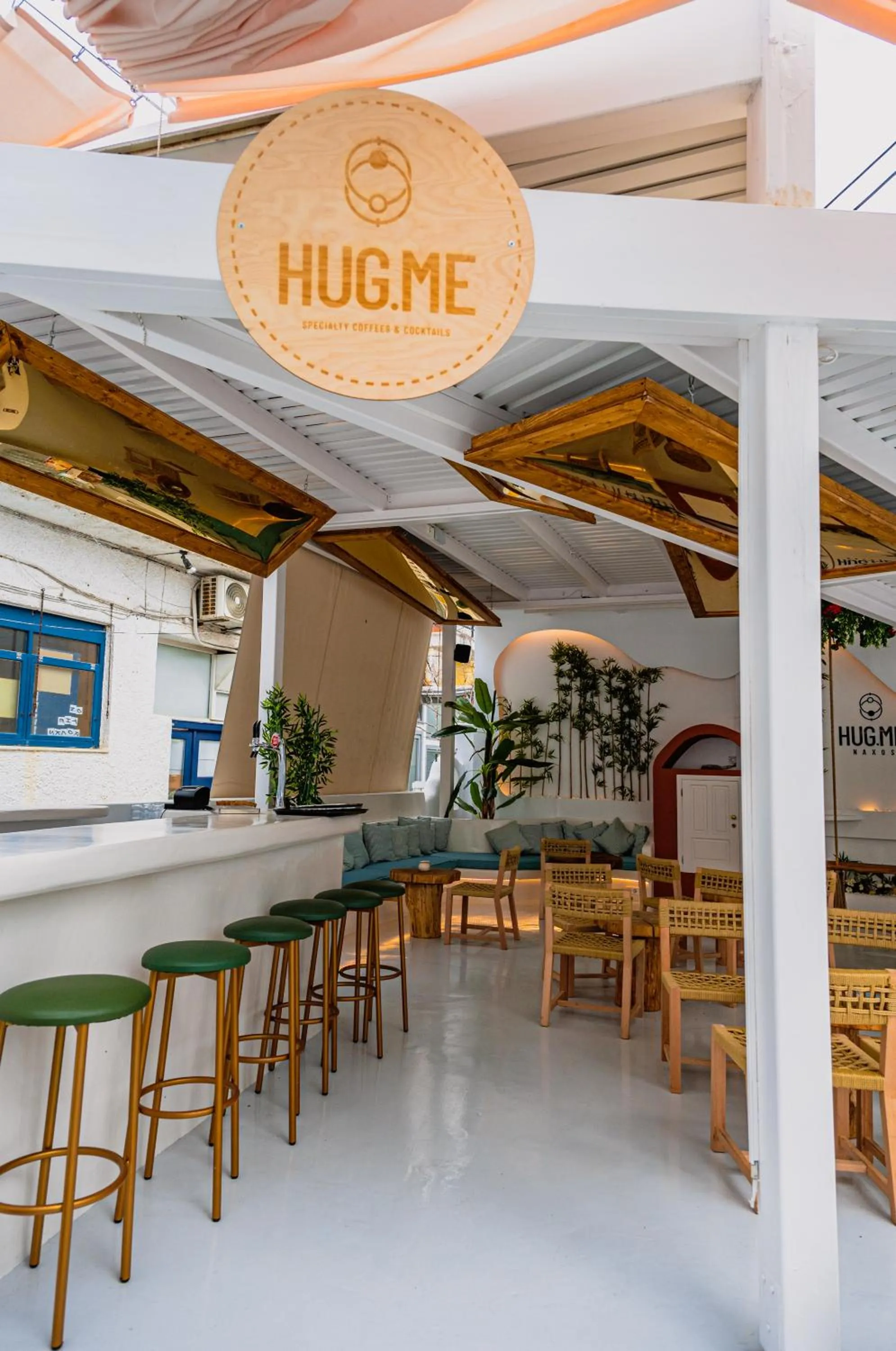 Restaurant/places to eat in Arco Naxos Luxury Apartments