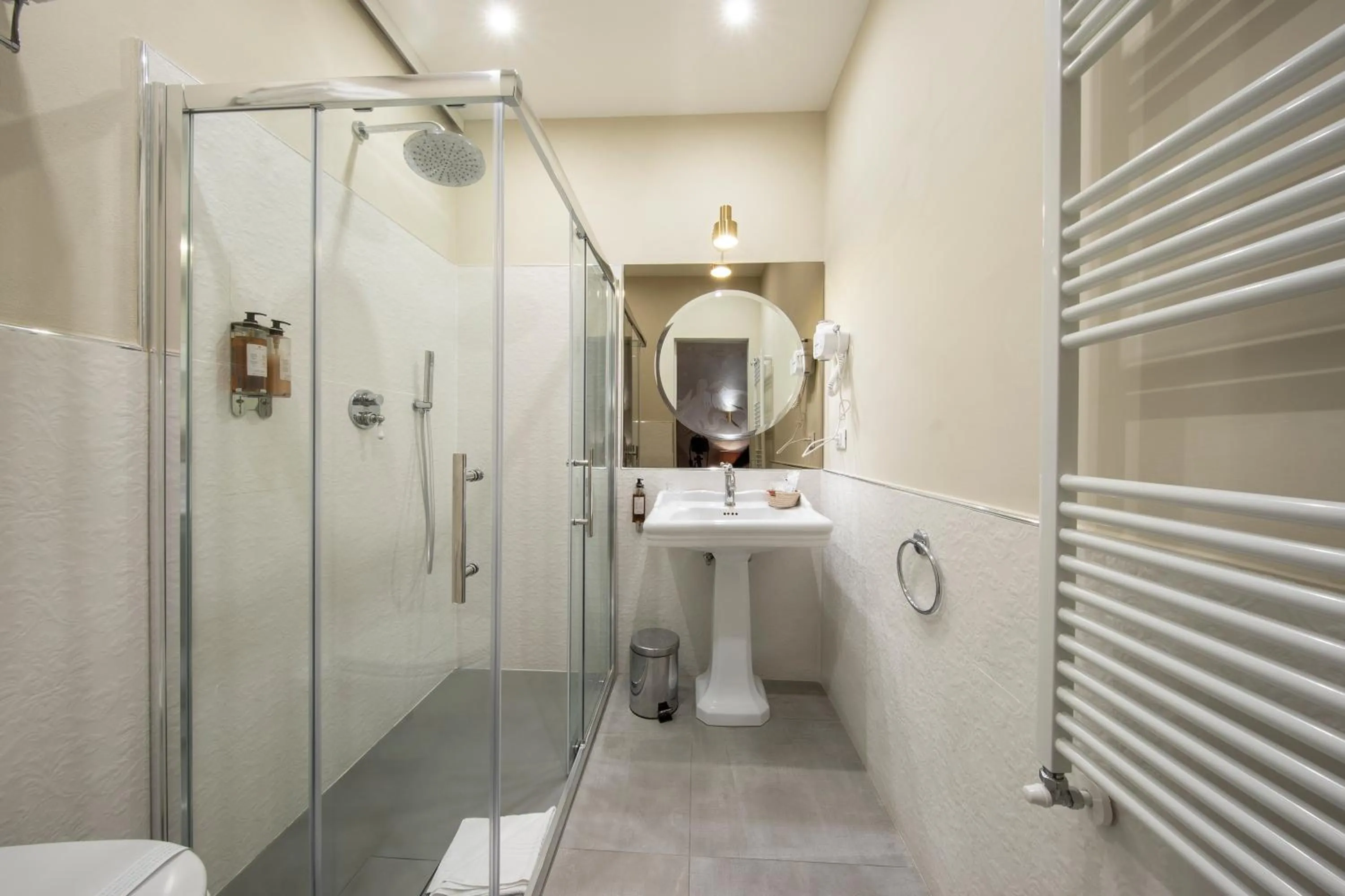 Shower in Ricasoli Garden Relais