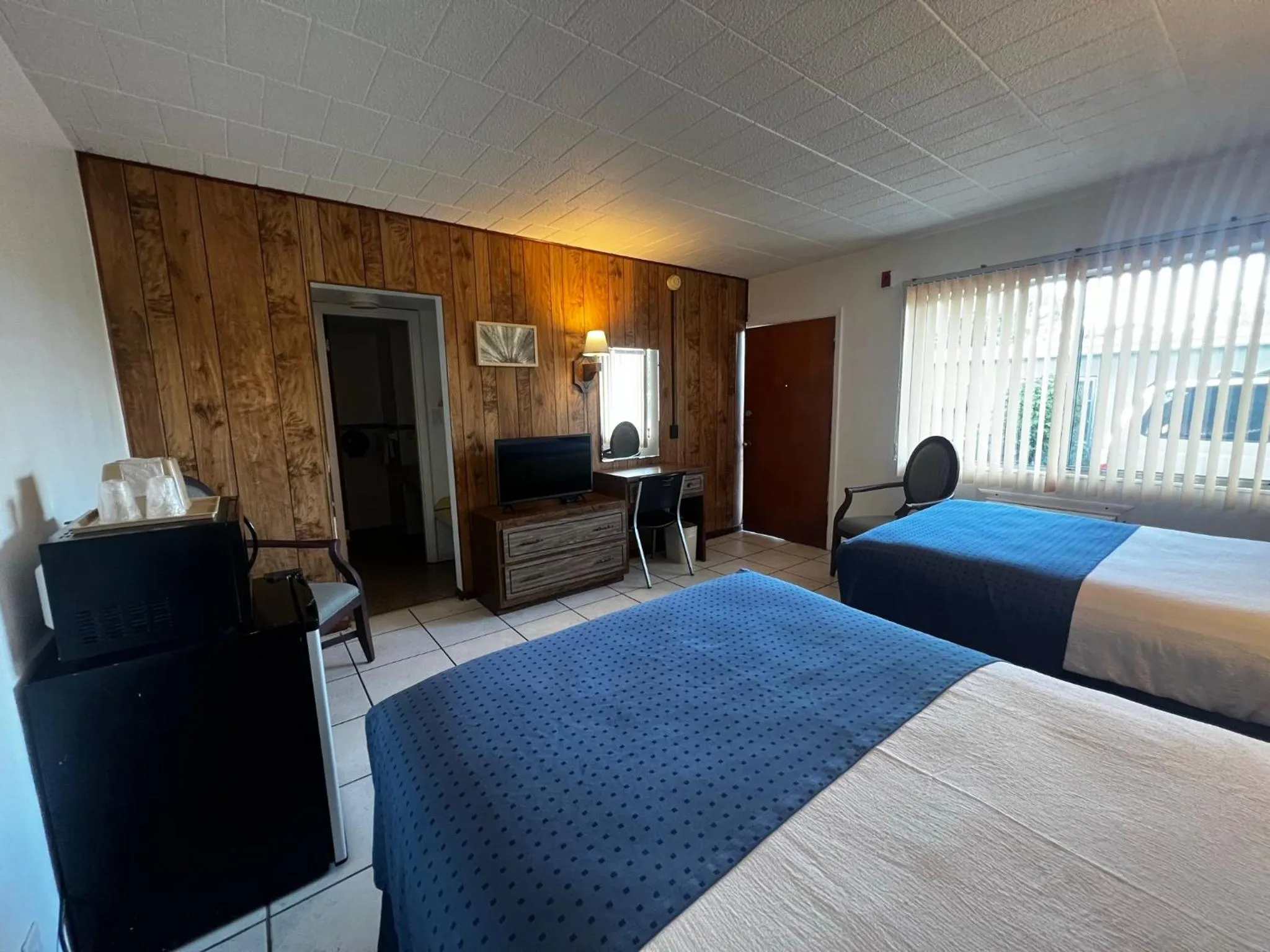 Bed in Nocturne Motel