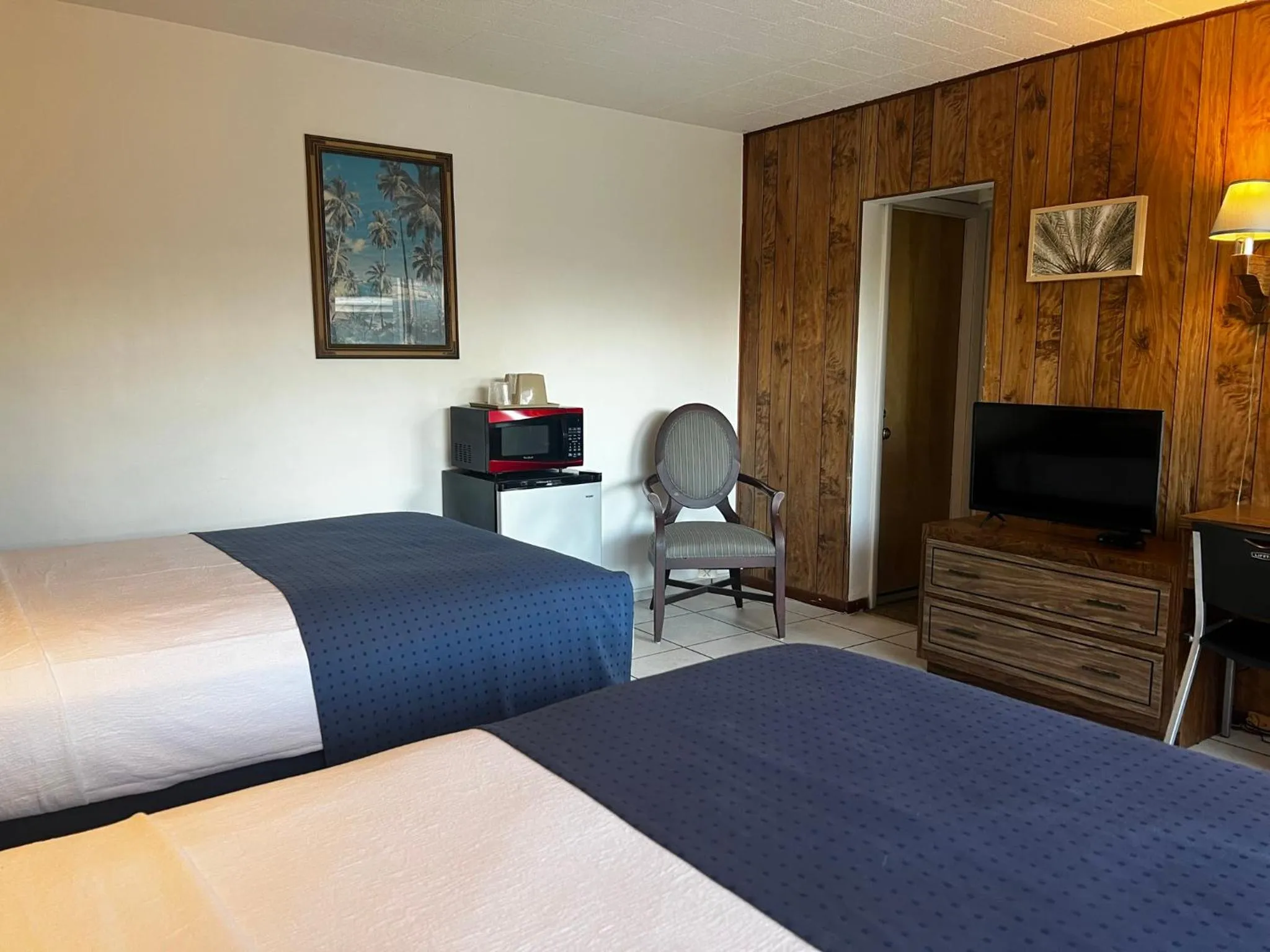 Bedroom in Nocturne Motel