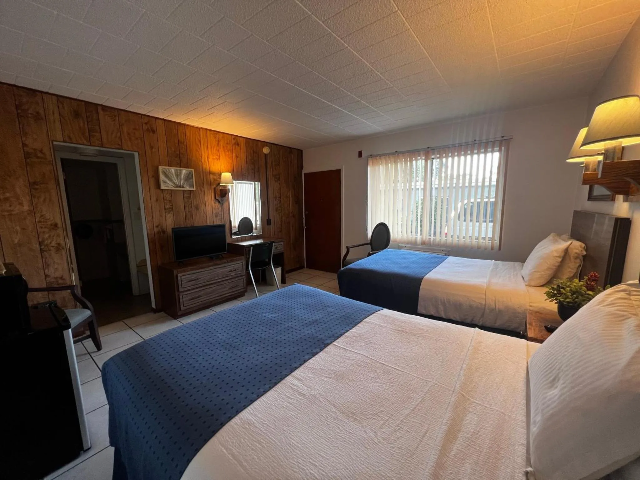 Bedroom in Nocturne Motel