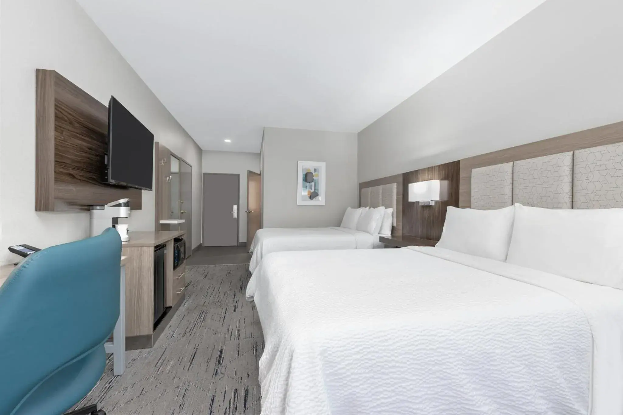 Standard Queen Room with Two Queen Beds and Mobility Accessible Tub in Holiday Inn Express and Suites Granbury by IHG Standard Queen Room with Two Queen Beds and Mobility Accessible Tub in Holiday Inn Express and Suites Granbury by IHG