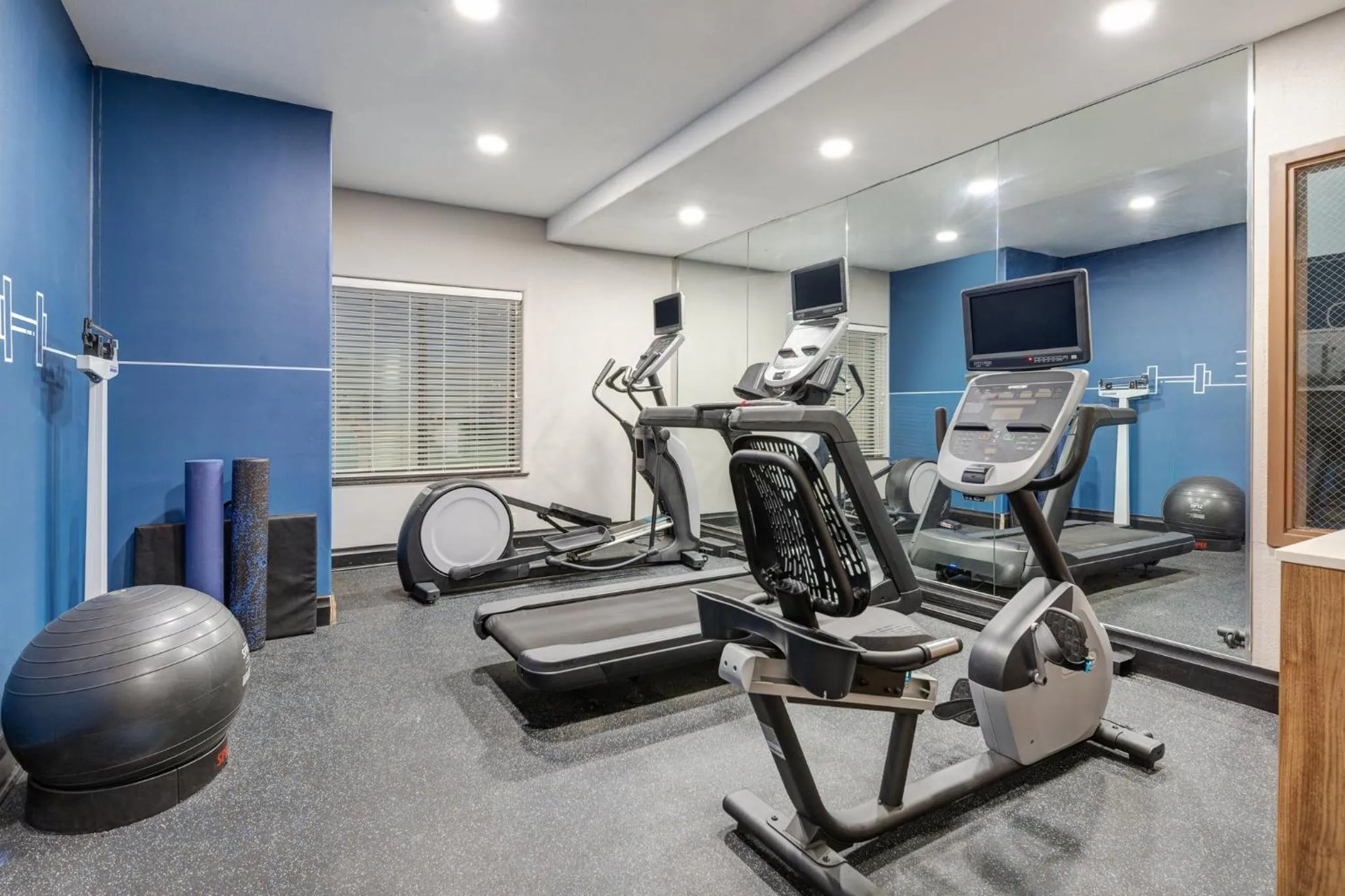 Fitness centre/facilities in Holiday Inn Express and Suites Granbury by IHG