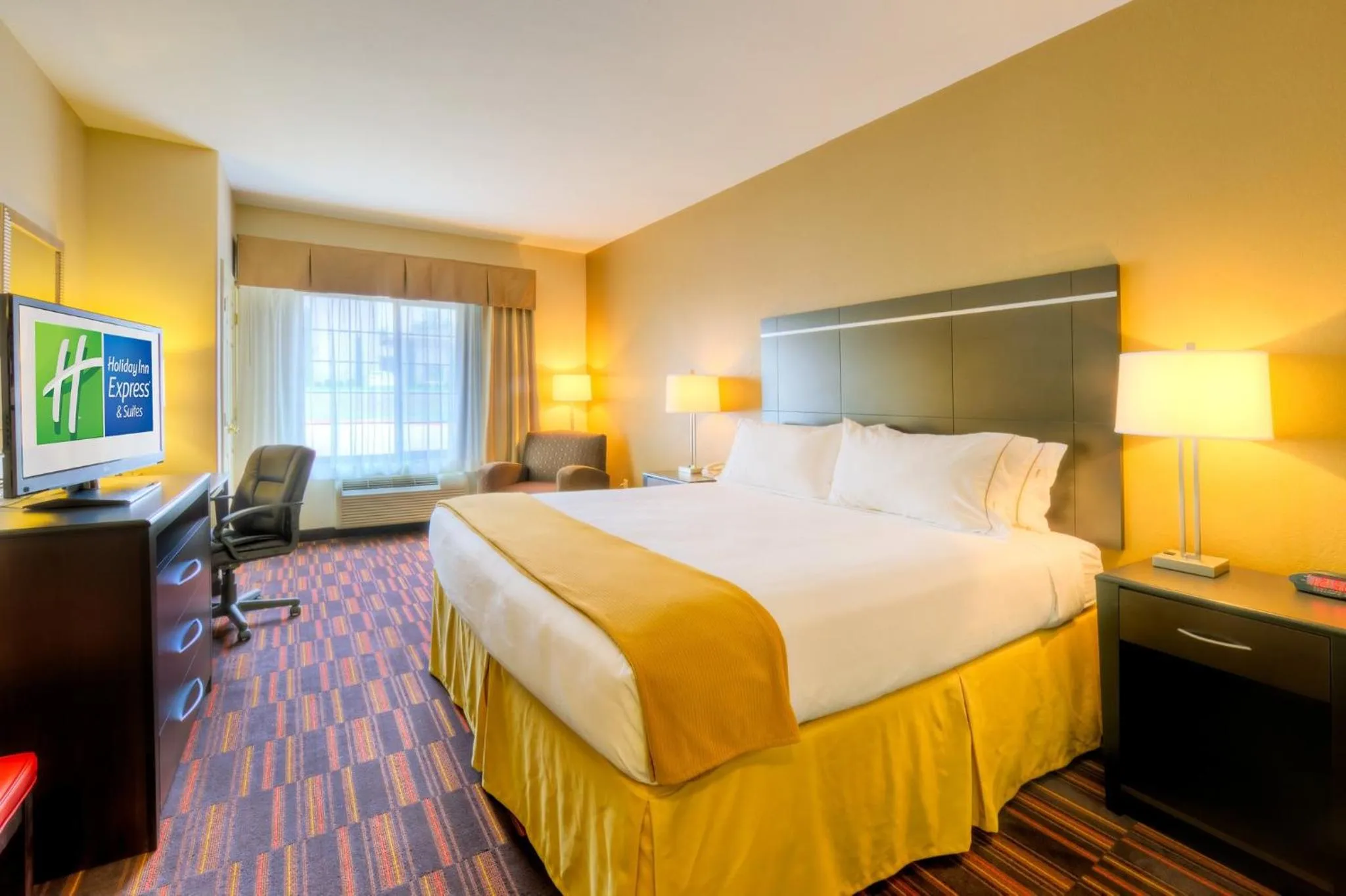 Photo of the whole room, Bed in Holiday Inn Express and Suites Granbury by IHG