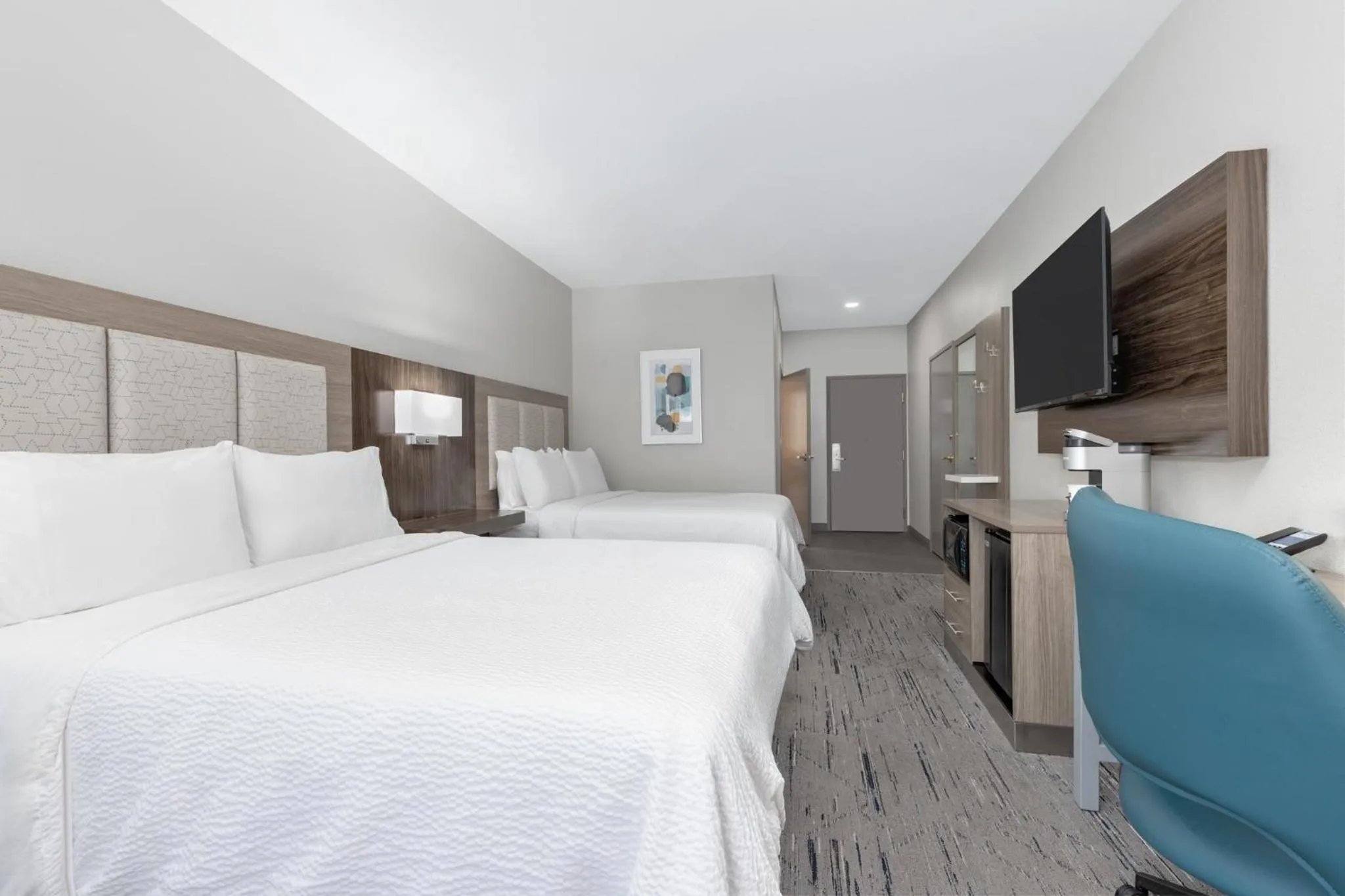 Photo of the whole room, Bed in Holiday Inn Express and Suites Granbury by IHG