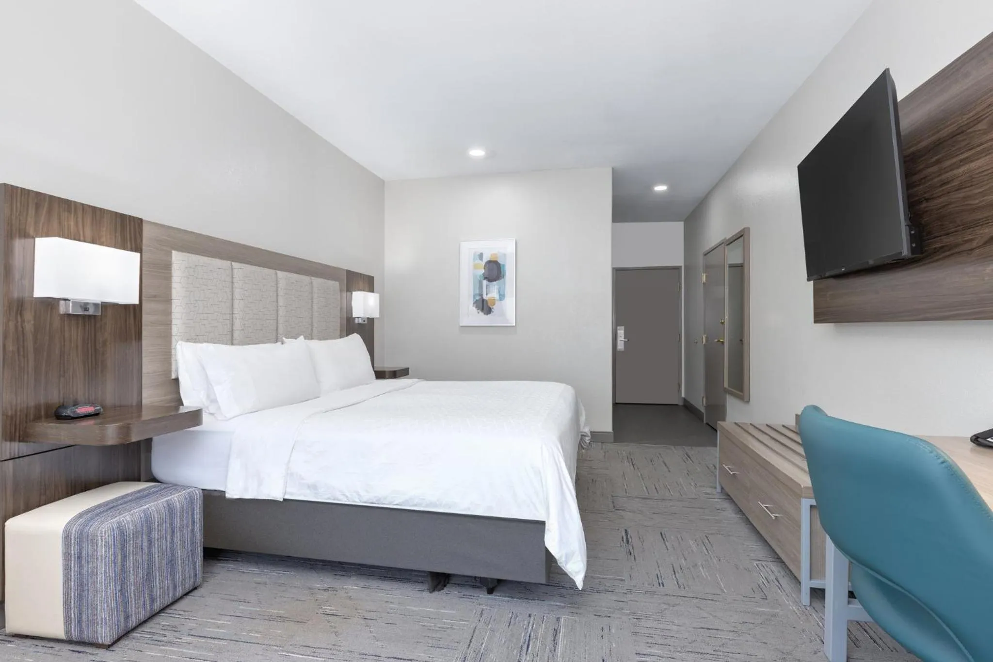 Photo of the whole room, Bed in Holiday Inn Express and Suites Granbury by IHG