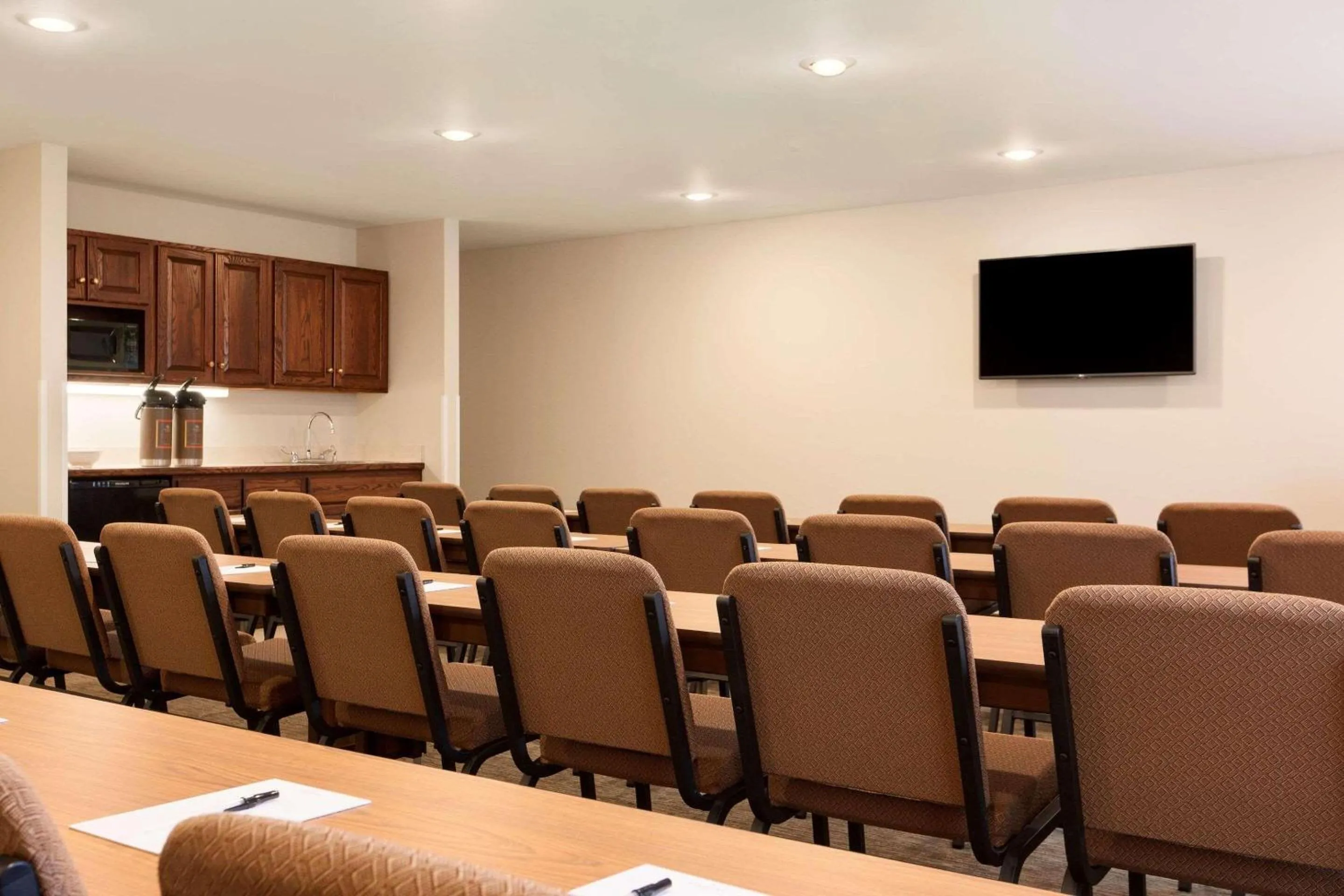Meeting/conference room in Country Inn & Suites by Radisson, Lehighton-Jim Thorpe, PA