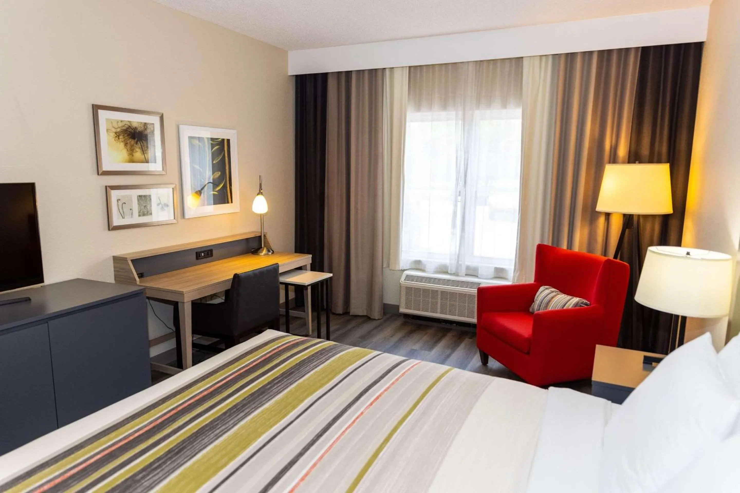 Bedroom, Bed in Country Inn & Suites by Radisson, Lehighton-Jim Thorpe, PA