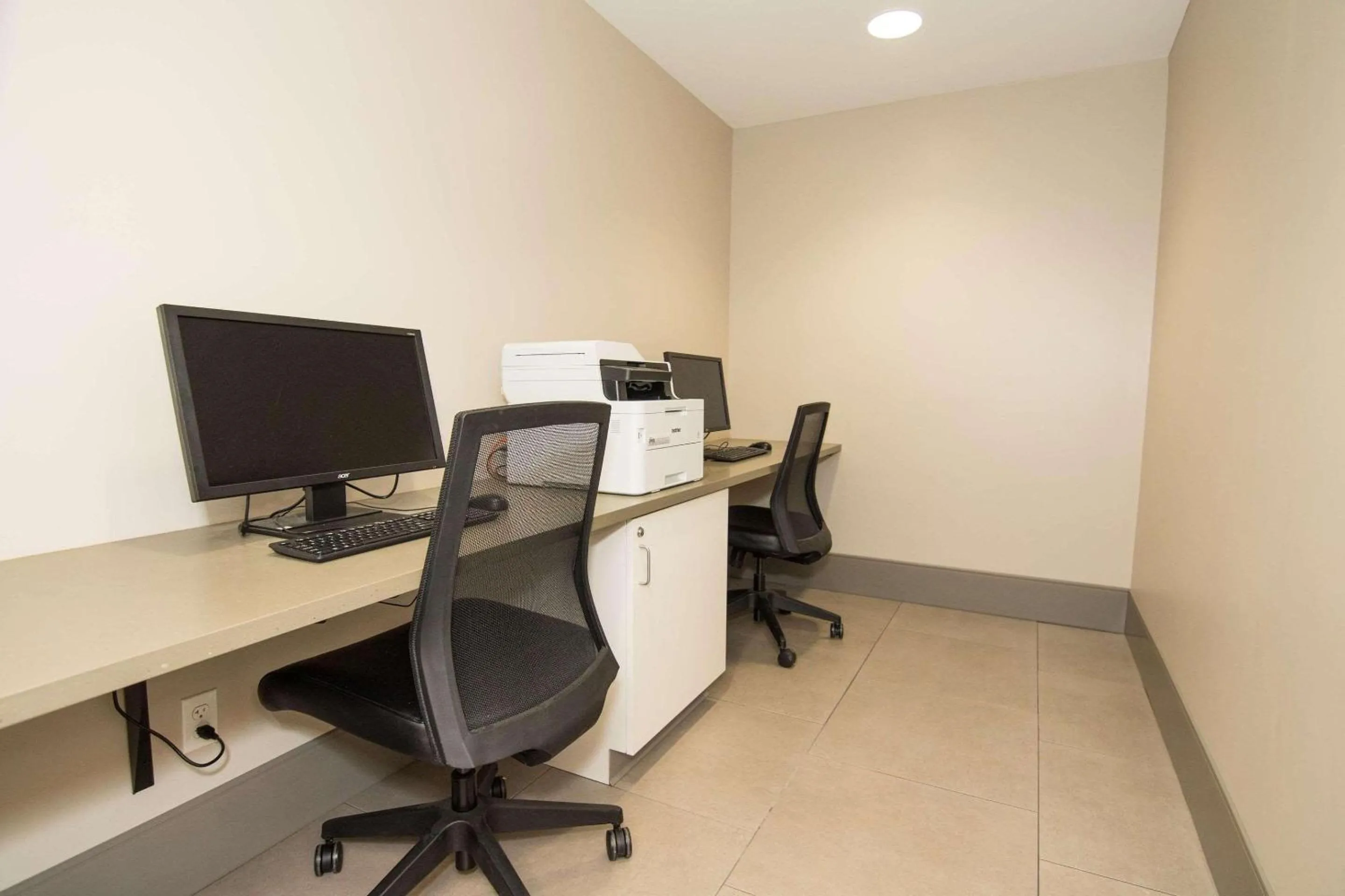 Business facilities in Country Inn & Suites by Radisson, Lehighton-Jim Thorpe, PA