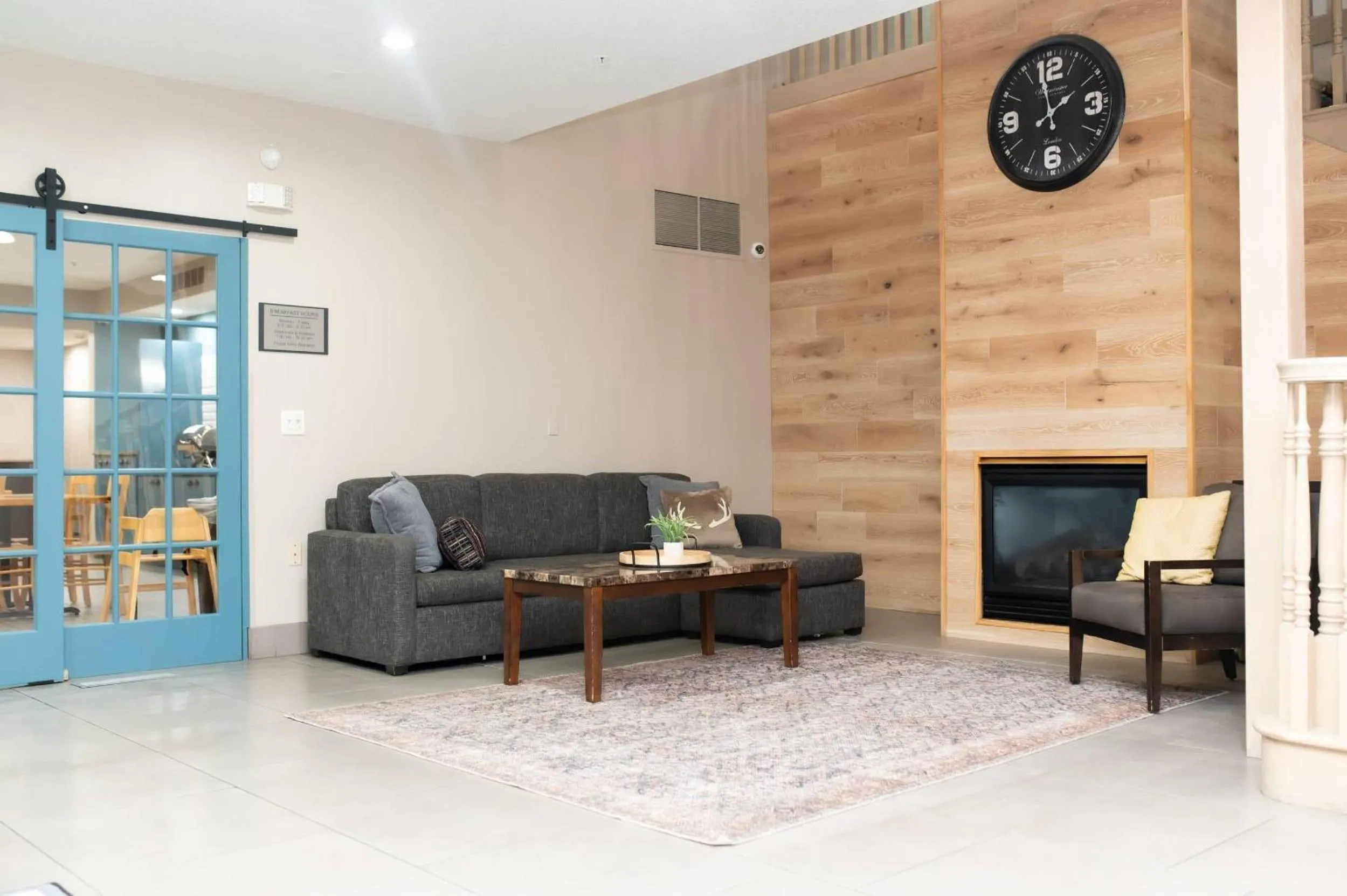 Lobby or reception in Country Inn & Suites by Radisson, Prairie du Chien