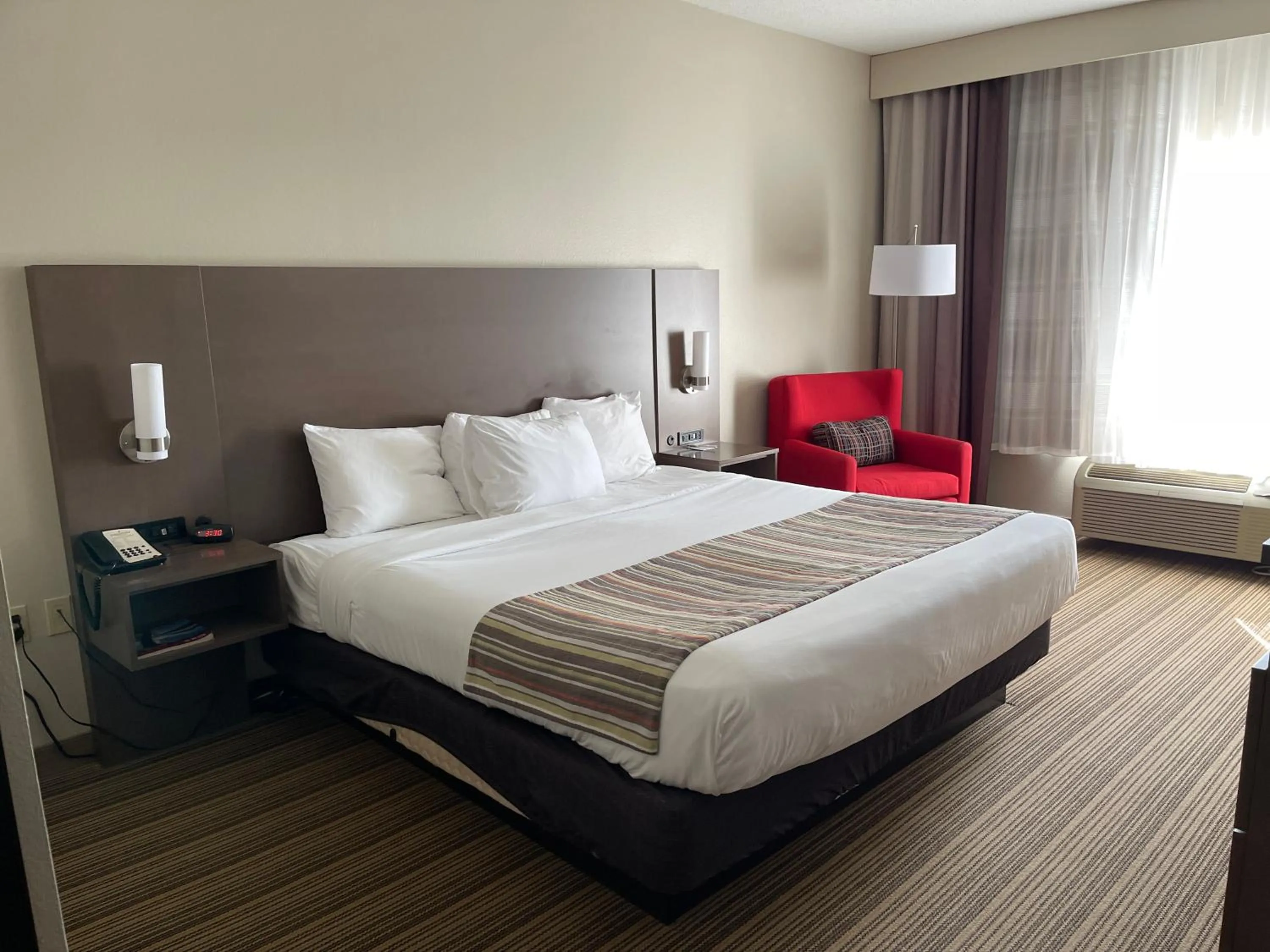 Bedroom, Bed in Country Inn & Suites by Radisson, Prairie du Chien