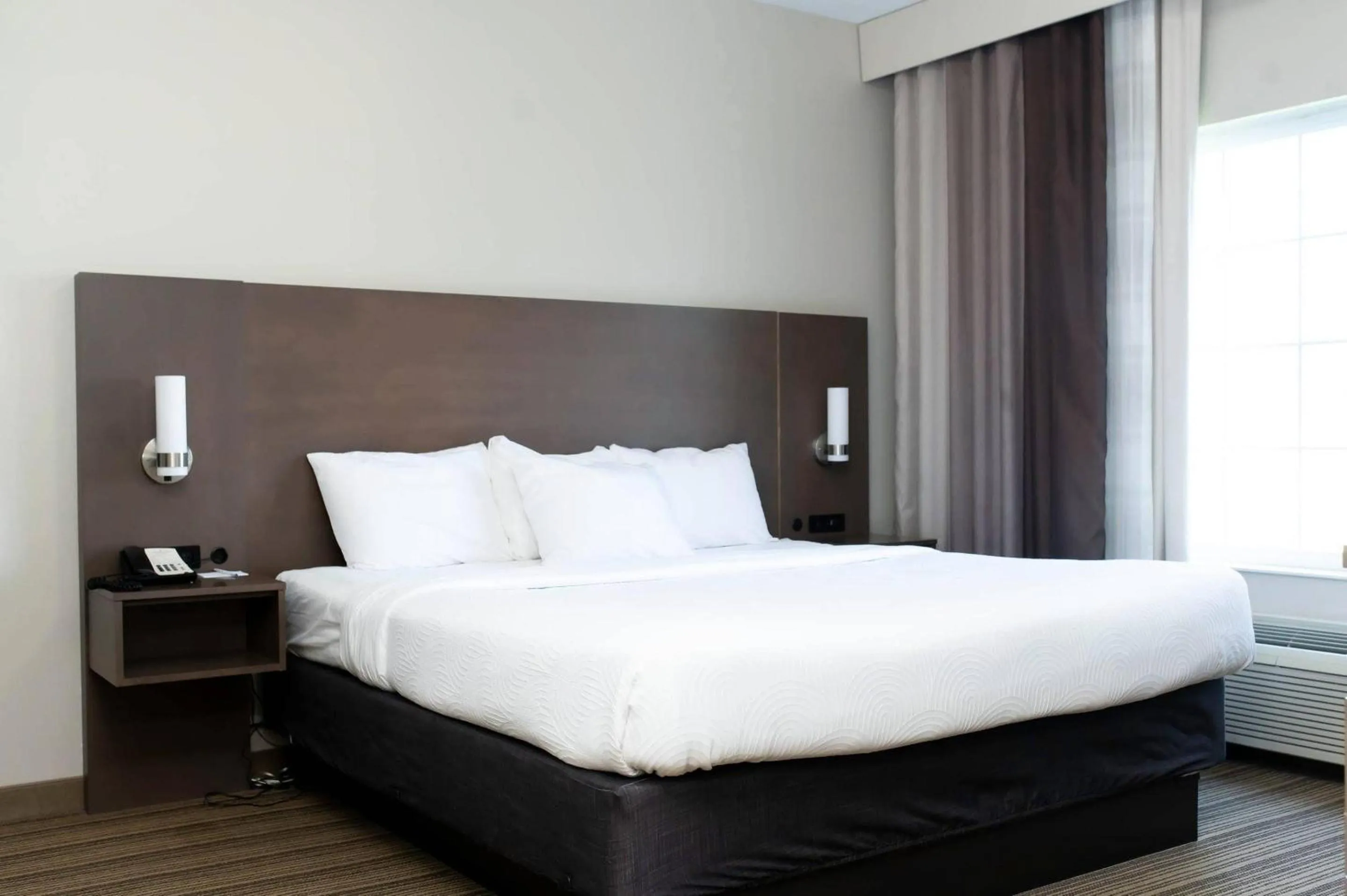 Bedroom, Bed in Country Inn & Suites by Radisson, Prairie du Chien