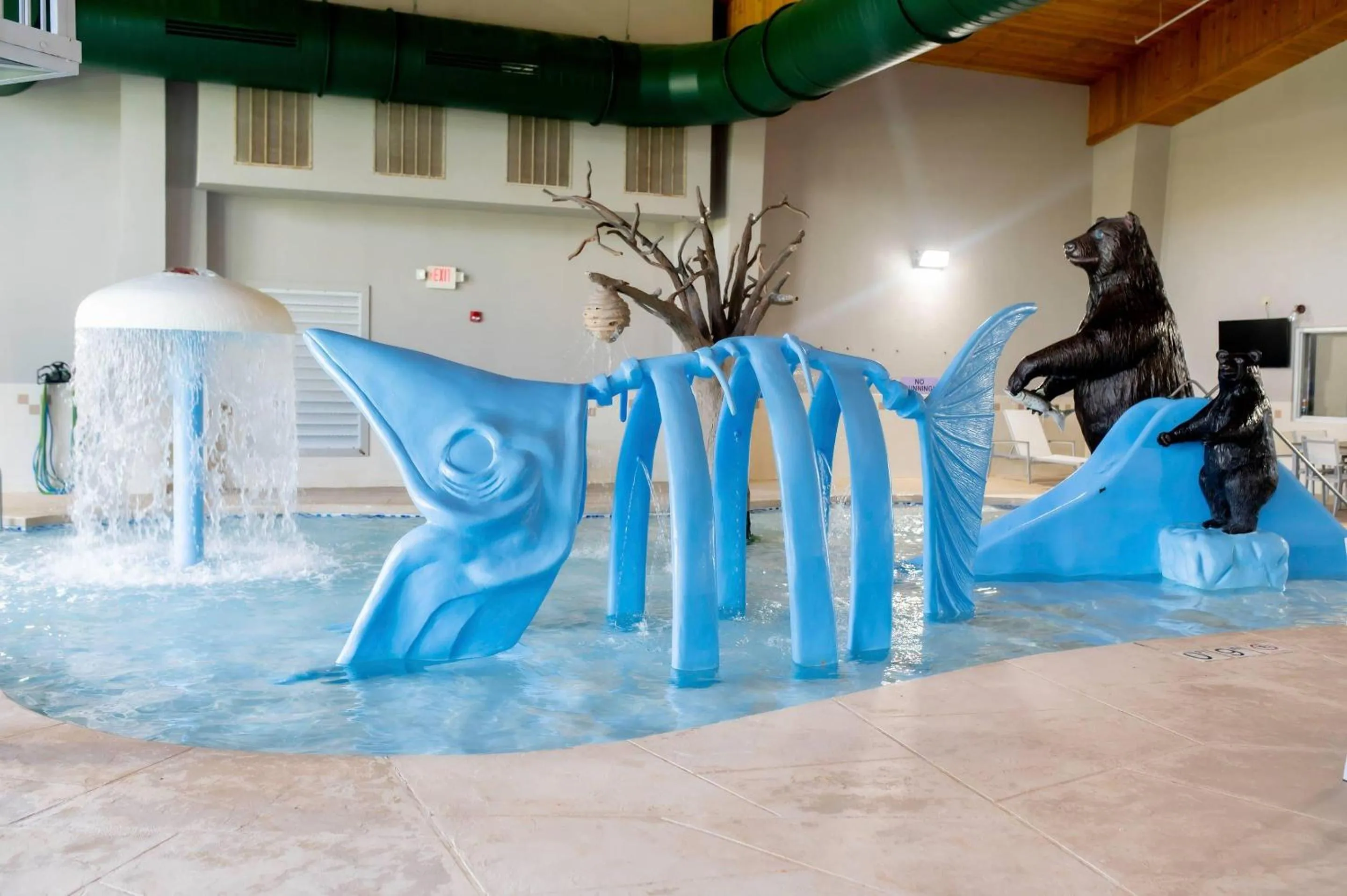 Swimming pool in Country Inn & Suites by Radisson, Prairie du Chien