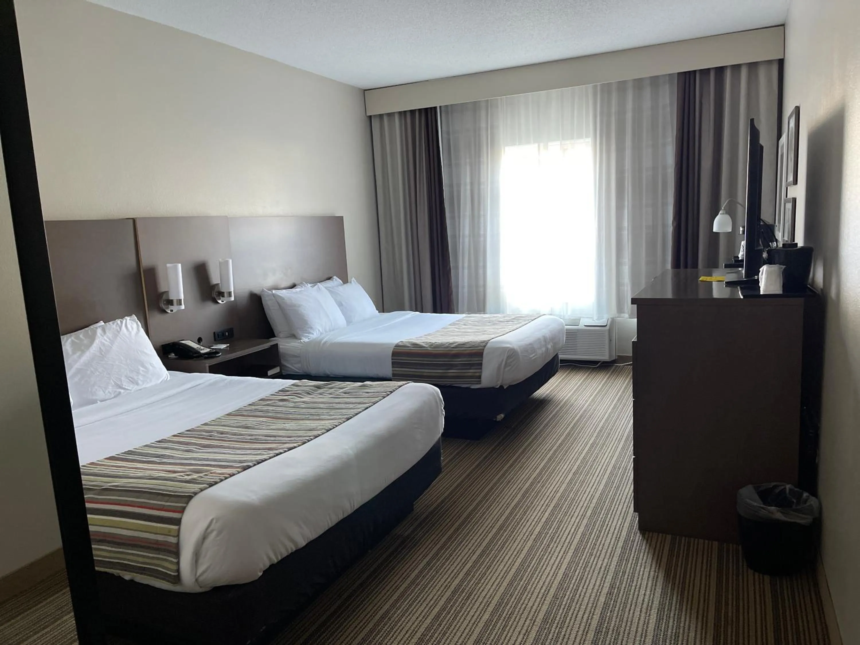 Bedroom, Bed in Country Inn & Suites by Radisson, Prairie du Chien