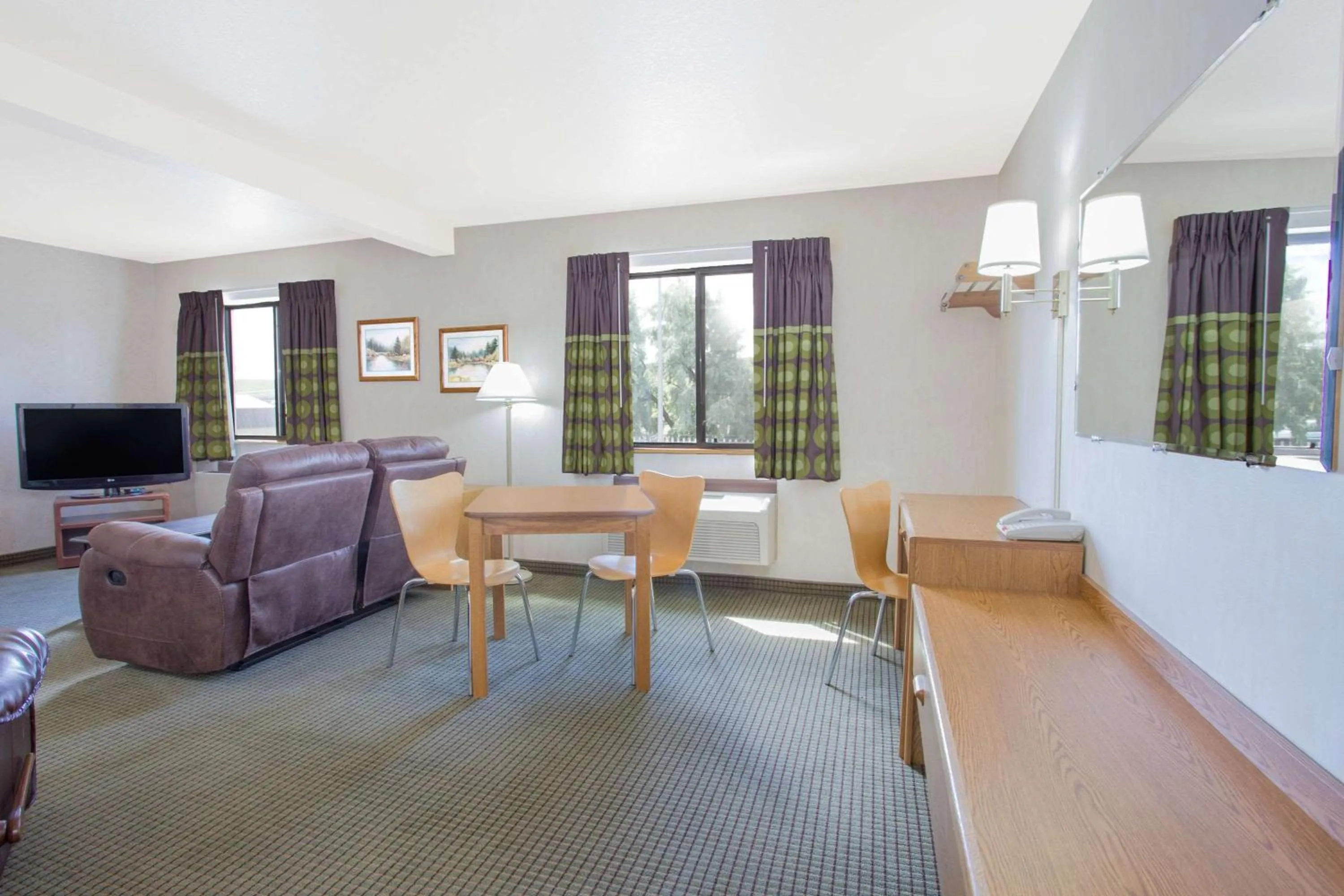 Photo of the whole room in Super 8 by Wyndham Havre