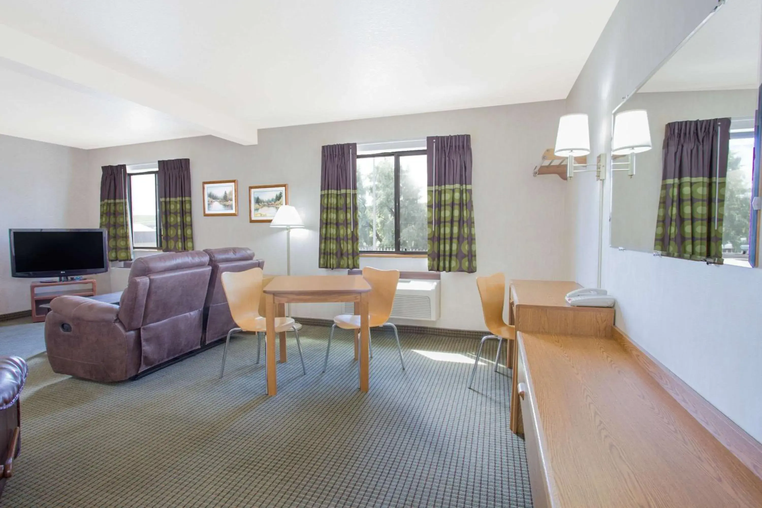 Queen Suite with Two Queen Beds - Non-Smoking in Super 8 by Wyndham Havre Queen Suite with Two Queen Beds - Non-Smoking in Super 8 by Wyndham Havre