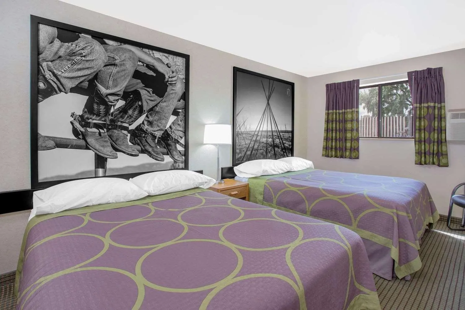 Photo of the whole room, Bed in Super 8 by Wyndham Havre