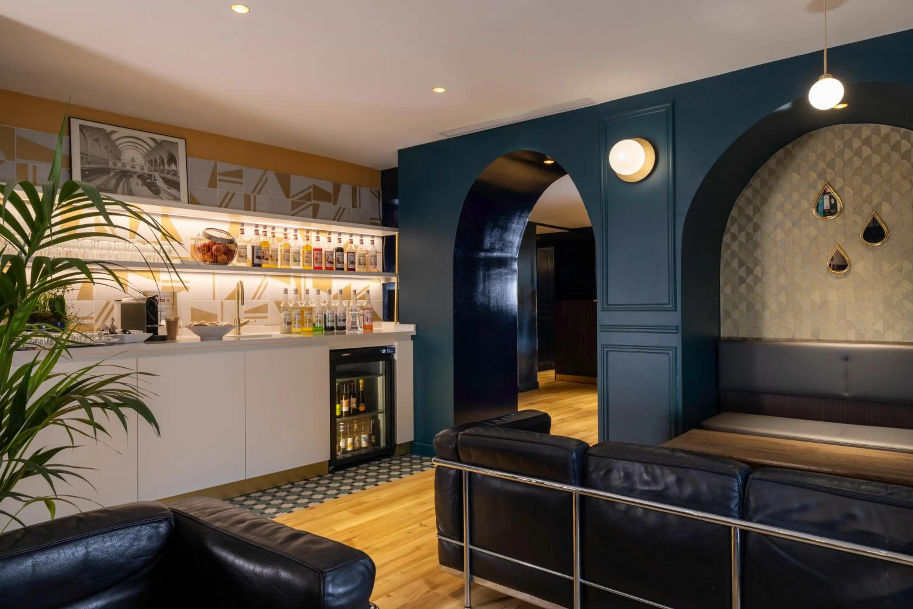 Lounge or bar in Best Western Bretagne Montparnasse