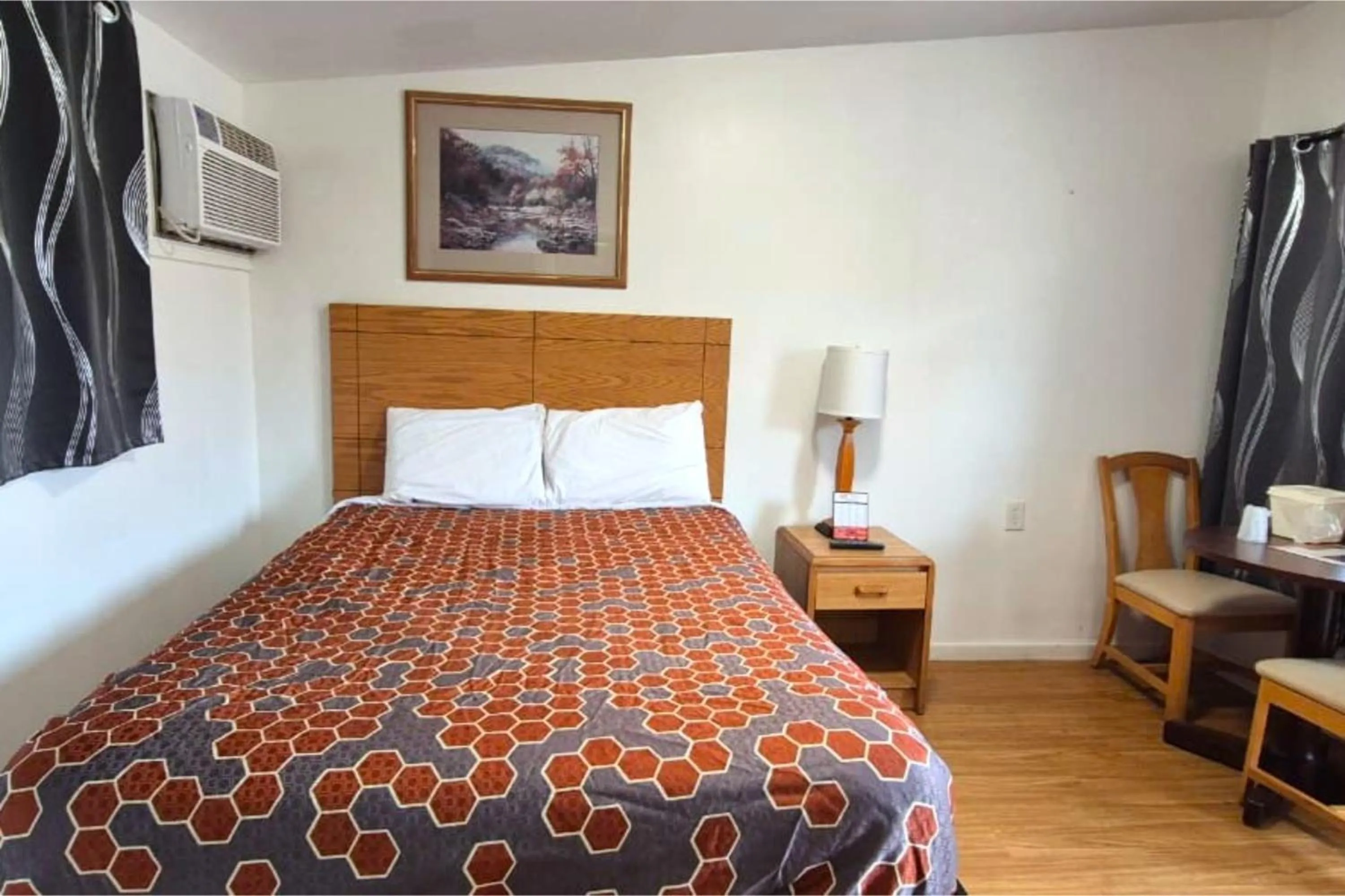 Bedroom, Bed in Economy Inn Cadillac MI by Hotel O